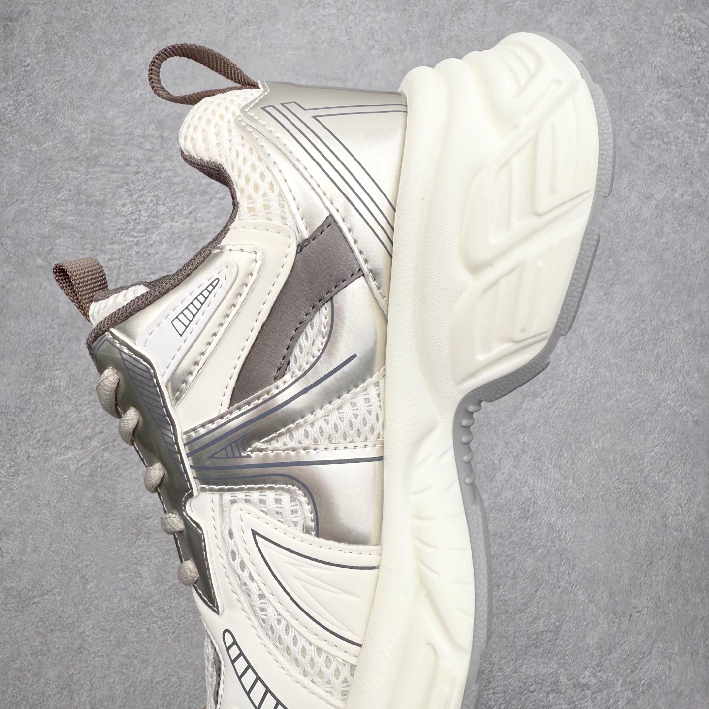 图片[7]-GG-CC赵露思2025新款厚底增高休闲运动老爹鞋系列 广东大厂出品 7CM厚底增高 星河粒子 银白粉色 银角大王 完美细节 25ss春季新款厚底增高 大长腿 时髦look轻松定格 不费力展现率性氛围 高档银盒 酷帅机能风不规则设计大底 拼色造型设计 轻便舒适百搭 GGCC银白配色好温柔 三层组合月牙底 柔软有弹性的月牙底和增加舒适度显腿长的7cm增高 长时间走路和站立都不累脚舒适度和少女感 厚底增高 不管怎么搭都好看~尺码：35 36 37 38 39 40-选品中心