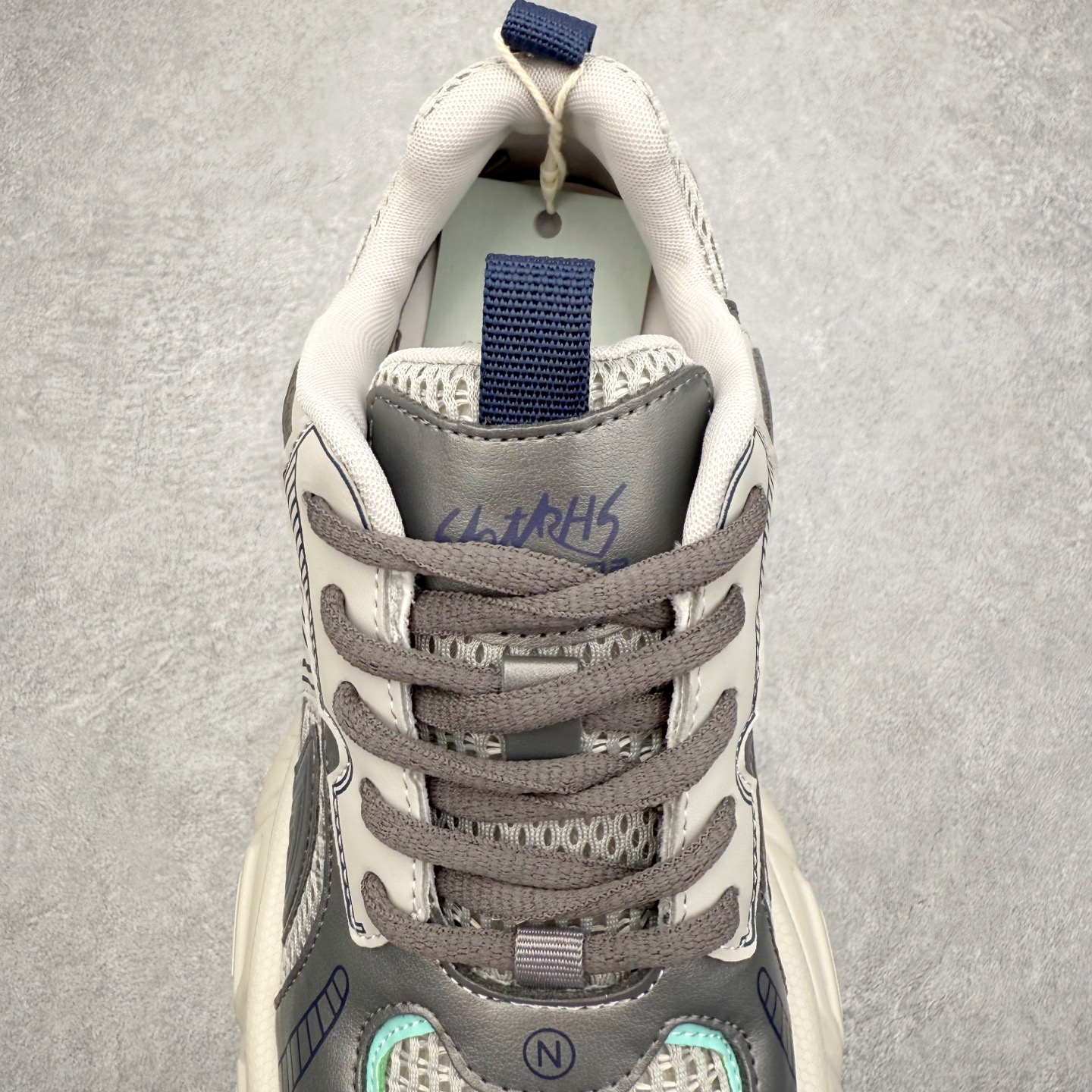 图片[5]-GG-CC赵露思2025新款厚底增高休闲运动老爹鞋系列 广东大厂出品 7CM厚底增高 星河粒子 银白粉色 银角大王 完美细节 25ss春季新款厚底增高 大长腿 时髦look轻松定格 不费力展现率性氛围 高档银盒 酷帅机能风不规则设计大底 拼色造型设计 轻便舒适百搭 GGCC银白配色好温柔 三层组合月牙底 柔软有弹性的月牙底和增加舒适度显腿长的7cm增高 长时间走路和站立都不累脚舒适度和少女感 厚底增高 不管怎么搭都好看~尺码：35 36 37 38 39 40-选品中心