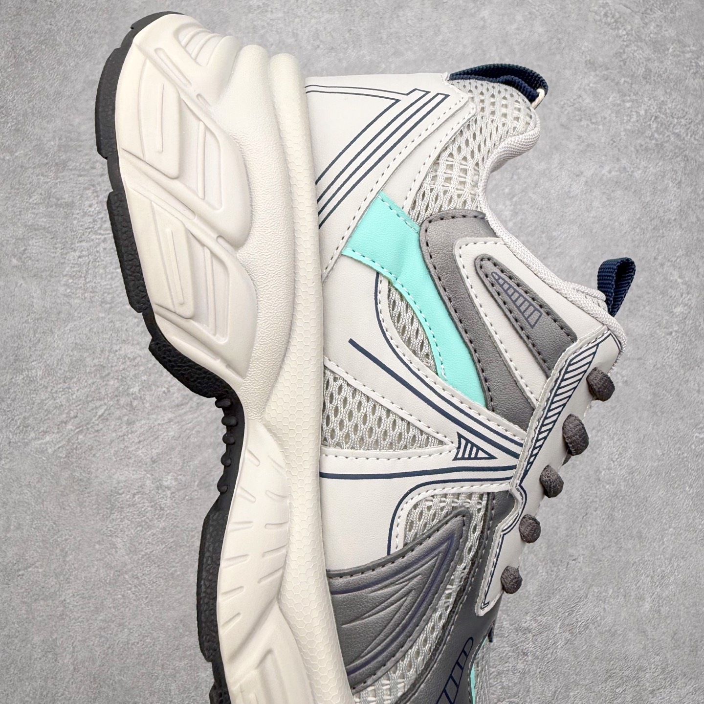 图片[6]-GG-CC赵露思2025新款厚底增高休闲运动老爹鞋系列 广东大厂出品 7CM厚底增高 星河粒子 银白粉色 银角大王 完美细节 25ss春季新款厚底增高 大长腿 时髦look轻松定格 不费力展现率性氛围 高档银盒 酷帅机能风不规则设计大底 拼色造型设计 轻便舒适百搭 GGCC银白配色好温柔 三层组合月牙底 柔软有弹性的月牙底和增加舒适度显腿长的7cm增高 长时间走路和站立都不累脚舒适度和少女感 厚底增高 不管怎么搭都好看~尺码：35 36 37 38 39 40-选品中心