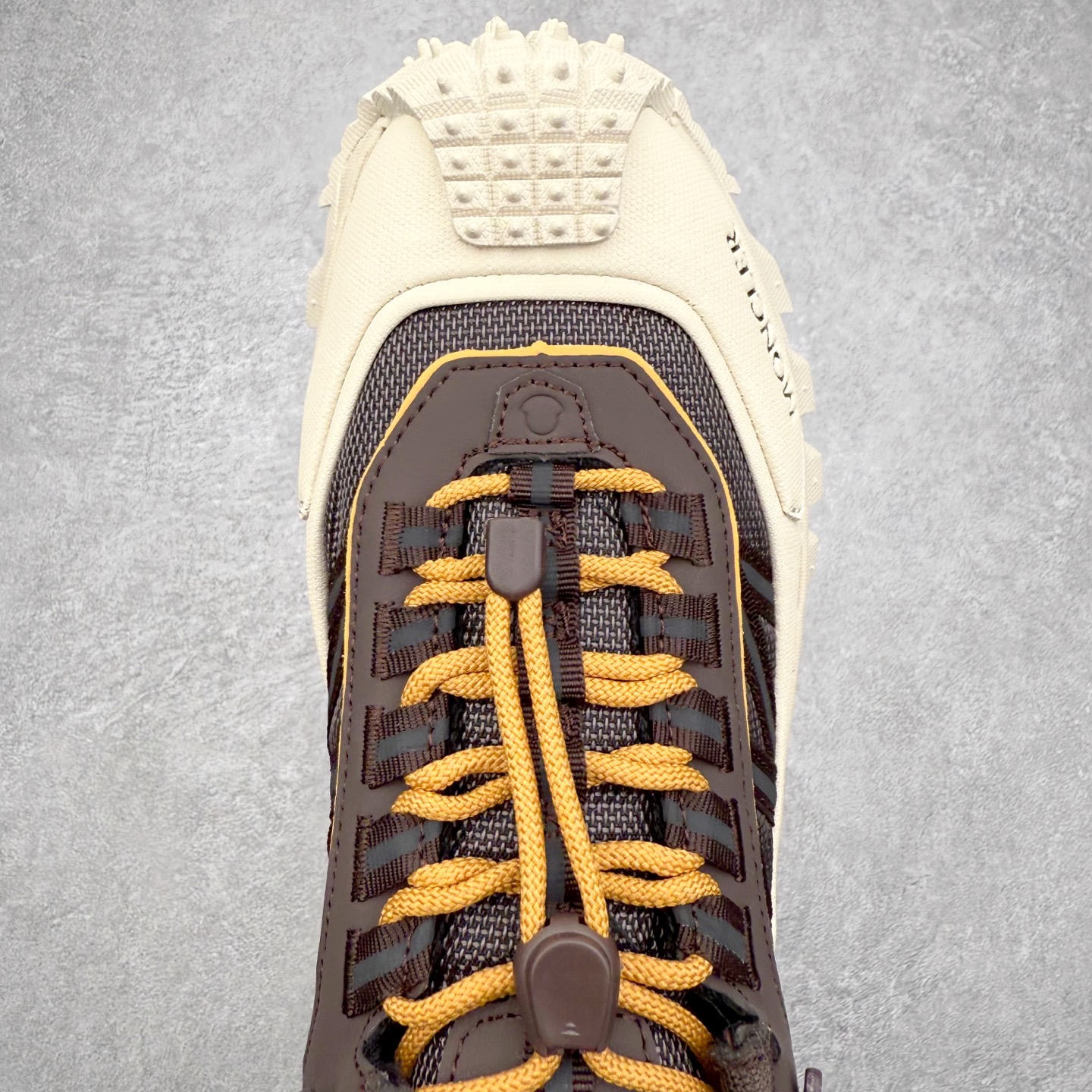 图片[4]-Moncler Trailgrip Gore-Tex 蒙口越野旅行系列低帮厚底轻量户外登山运动鞋 盟可睐MONCLER TRAILGRIP 鞋履新季系列 前卫设计碰撞实用科技 轻盈面料无惧炎热夏季 Trailgrip运动鞋作为盟可睐Moncler的秋冬新作横空出世 融蕴品牌山地基因 运用科技前沿技术 征服野外复杂地形 醒目的胎纹设计搭配弧形橡胶鞋头 确保经久耐穿 为山野探险与都市畅游提供高效防护 Trailgrip 2023春夏系列将在既有的实用性基础之上 推出全新配色 并采用更轻材质 尺码：35 36 37 38 39 40 41 42 43 44 45 46-选品中心