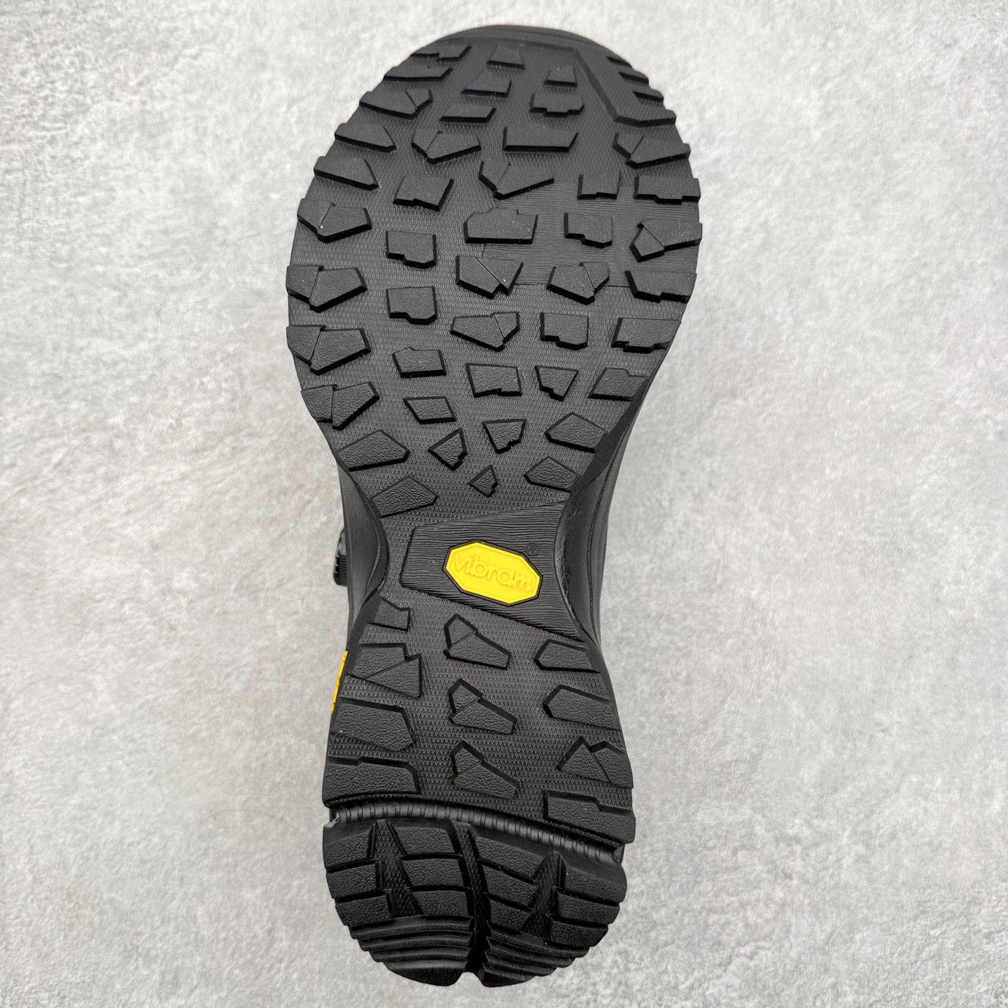 图片[9]-＃K版 KAILAS 凯乐石 界山户外运动舒适时尚防滑透气低帮登山徒步鞋 KAILAS凯乐石品牌是全球三大全系攀登品牌之一，于2003年创立于中国广州，致力于为有攀登梦想的户外运动员及爱好者，研发制造功能性专业装备，满足他们在极限环境下安全舒适的需求，凯乐石专注于科技面料的开发及专业功能设计，产品线覆盖登山、攀岩、徒步、越野跑山、露营、旅行等多项户外运动，通过运动员的测试反馈，不断进化迭代，产品荣获国内外大奖71座，发明专利21个，更突破性的自主研发攀登器械，打造出中国的攀登硬实力。实拍调校N版已经零色差零失真 百分百还原实物色彩所见即所得 不存在货不对板色差等低级问题 选购参考实物拍摄 不混卖不参货 只用心做好货严格选品 承诺混一赔十 尺码：36 36.5 37.5 38 38.5 39 40 40.5 41 42 42.5 43 44 44.5 45-选品中心