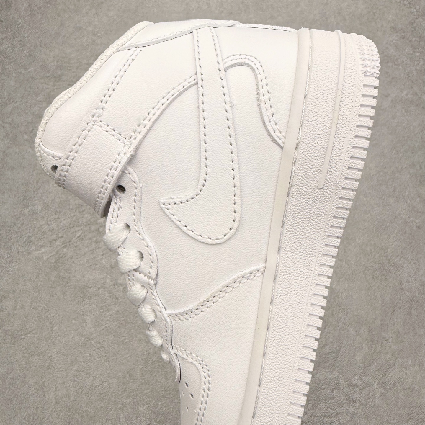 图片[7]-童鞋 NK Air Force 1´07 Le 空军一号中帮百搭休闲运动板鞋 DH2934-111 柔软、弹性十足的缓震性能和出色的中底设计 横跨复古与现代的外型结合 造就出风靡全球 三十多年的Force 1 直到今天还深受青睐 实拍调校N版已经零色差零失真 百分百还原实物色彩所见即所得 不存在货不对板色差等低级问题 选购参考实物拍摄 不混卖不参货 只用心做好货严格选品 承诺混一赔十 尺码：22 23 24 25 26 27 28 29 30 31 32 33 34 35-选品中心