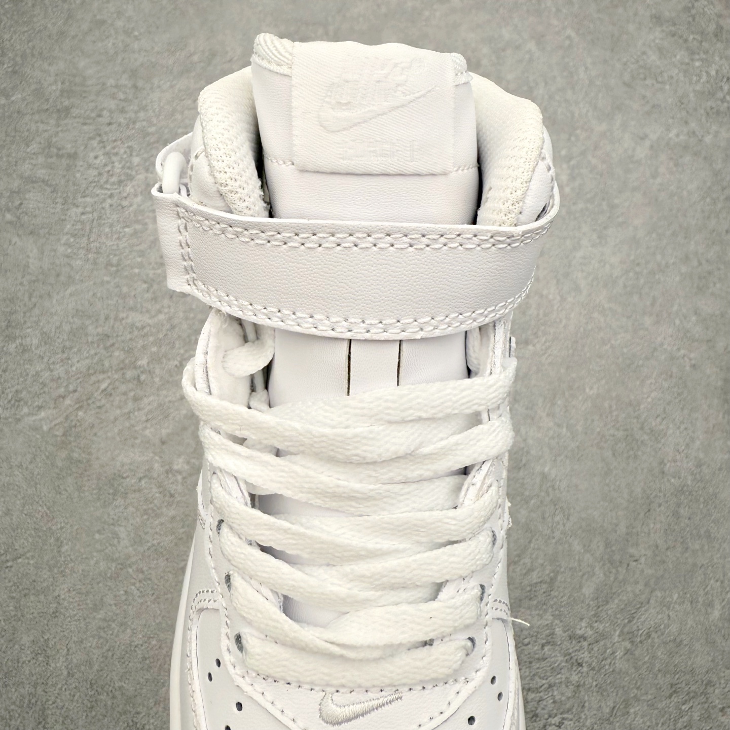 图片[5]-童鞋 NK Air Force 1´07 Le 空军一号中帮百搭休闲运动板鞋 DH2934-111 柔软、弹性十足的缓震性能和出色的中底设计 横跨复古与现代的外型结合 造就出风靡全球 三十多年的Force 1 直到今天还深受青睐 实拍调校N版已经零色差零失真 百分百还原实物色彩所见即所得 不存在货不对板色差等低级问题 选购参考实物拍摄 不混卖不参货 只用心做好货严格选品 承诺混一赔十 尺码：22 23 24 25 26 27 28 29 30 31 32 33 34 35-选品中心