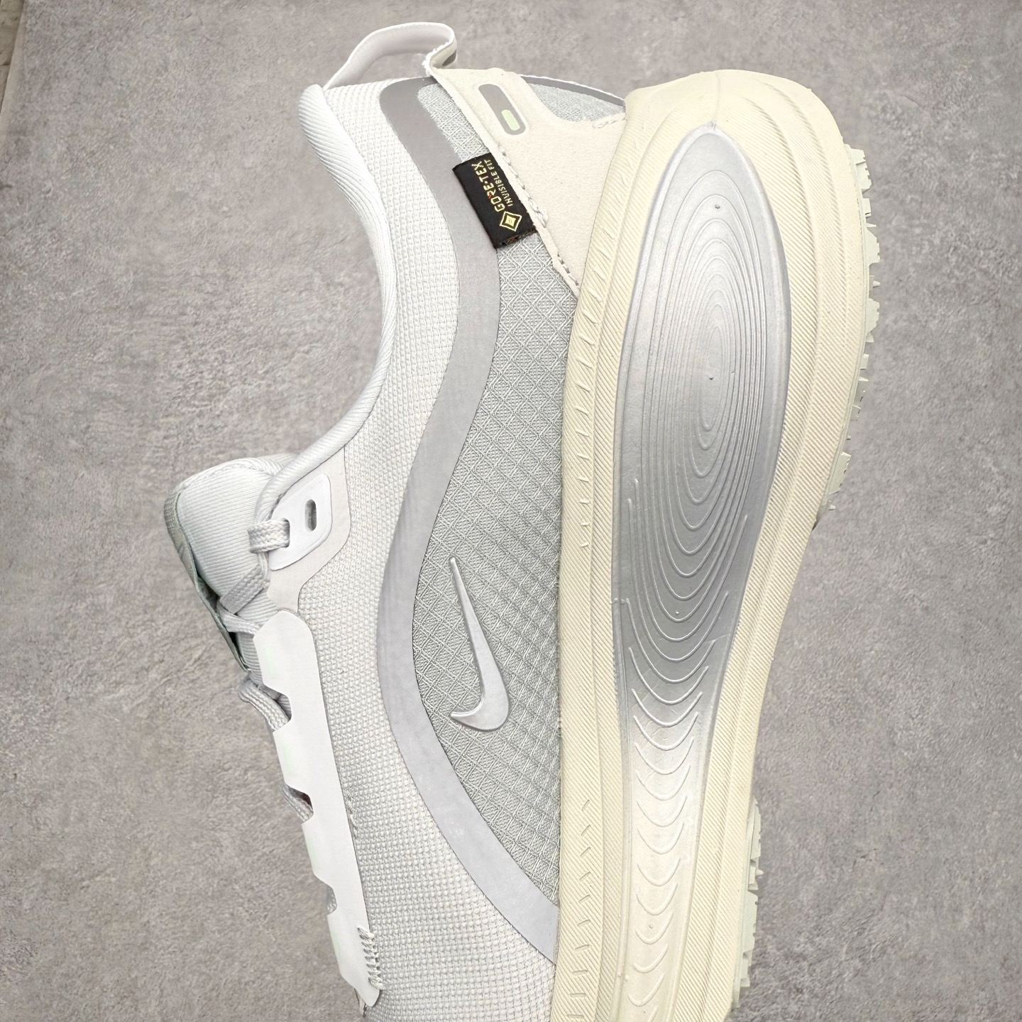 图片[7]-NK Vomero 18 GTX 时尚舒适 网布防滑耐磨 低帮跑步鞋 实拍调校N版已经零色差零失真 百分百还原实物色彩所见即所得 不存在货不对板色差等低级问题 选购参考实物拍摄 不混卖不参货 只用心做好货严格选品 承诺混一赔十 尺码：36 36.5 37.5 38 38.5 39 40 40.5 41 42 42.5 43 44 44.5 45-选品中心