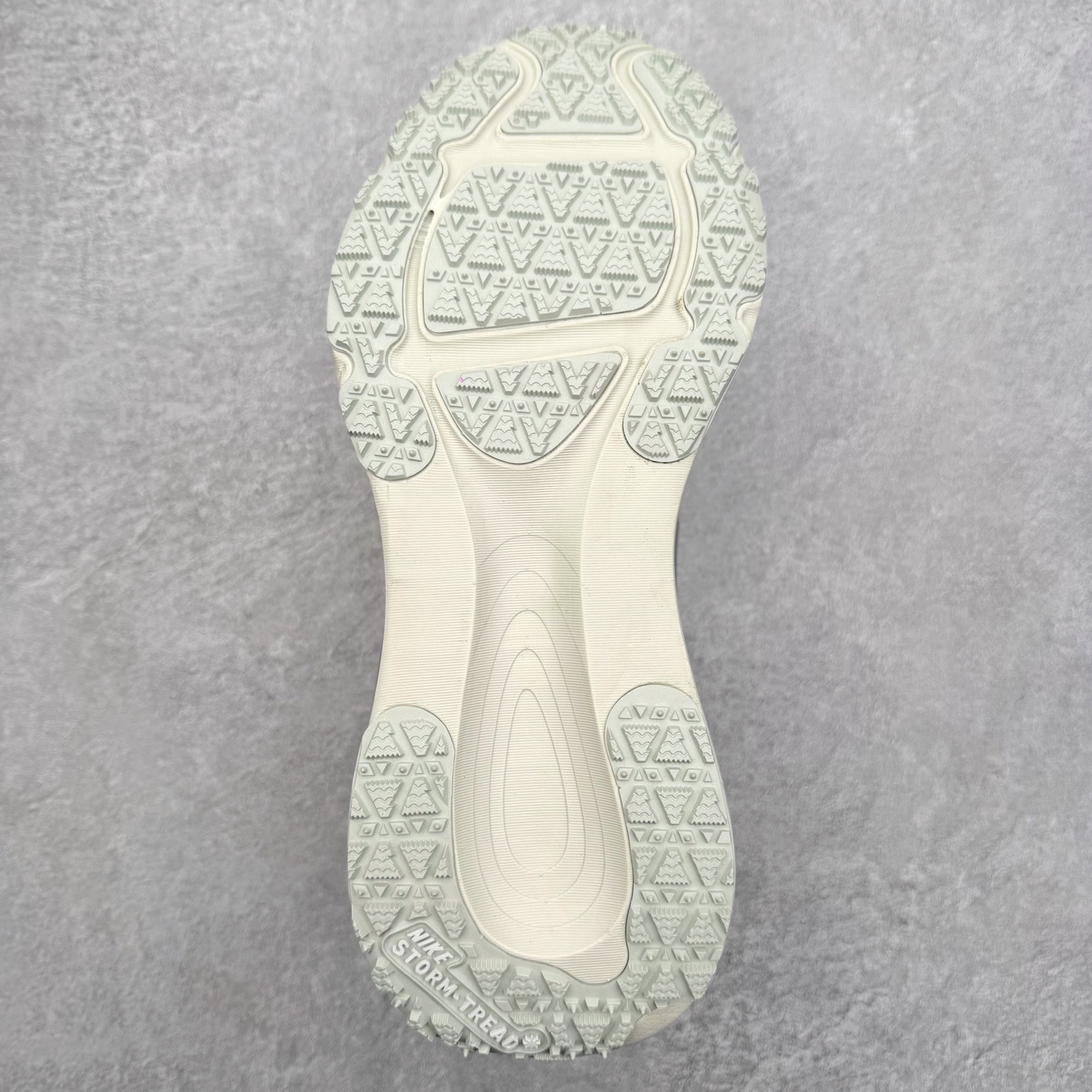 图片[9]-NK Vomero 18 GTX 时尚舒适 网布防滑耐磨 低帮跑步鞋 实拍调校N版已经零色差零失真 百分百还原实物色彩所见即所得 不存在货不对板色差等低级问题 选购参考实物拍摄 不混卖不参货 只用心做好货严格选品 承诺混一赔十 尺码：36 36.5 37.5 38 38.5 39 40 40.5 41 42 42.5 43 44 44.5 45-选品中心