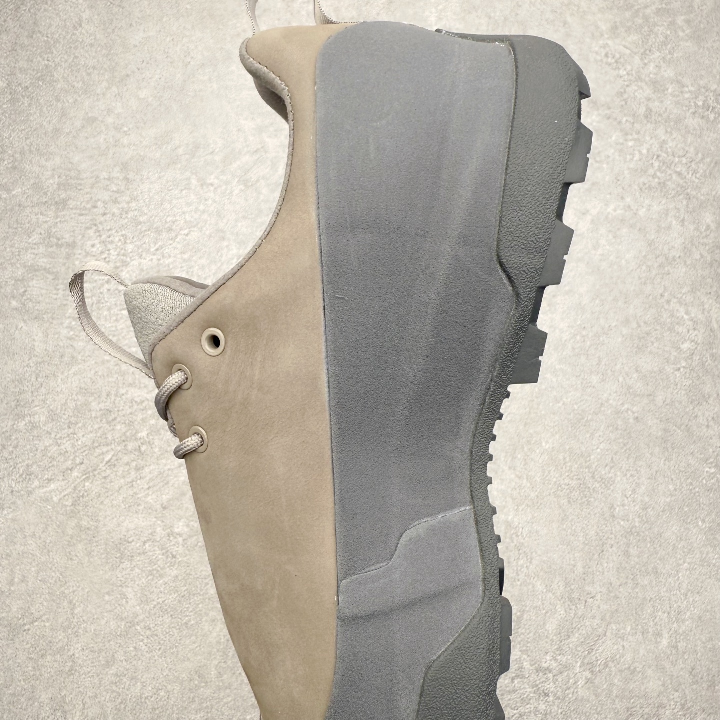 图片[7]-＃HP Arcteryx始祖鸟 Konseal 舒适简约百搭 防滑登山徒步鞋 Arcteryx中文名始祖鸟 加拿大户外服饰品牌 1989年创立于加拿大温哥华 始祖鸟来自加拿大海岸山脉 植根高山的专业户外品牌 始终秉承对精湛设计和工艺孜孜以求的准则 从1989年创立至今 Arcteryx始终不断在产品设计与做工上不惜工本 以满足始祖鸟的标准 品质、设计以及精简的理念造就了其良好的性能 并能满足严苛环境下的使用需求 尺码：39 40 41 42 43 44 45-选品中心