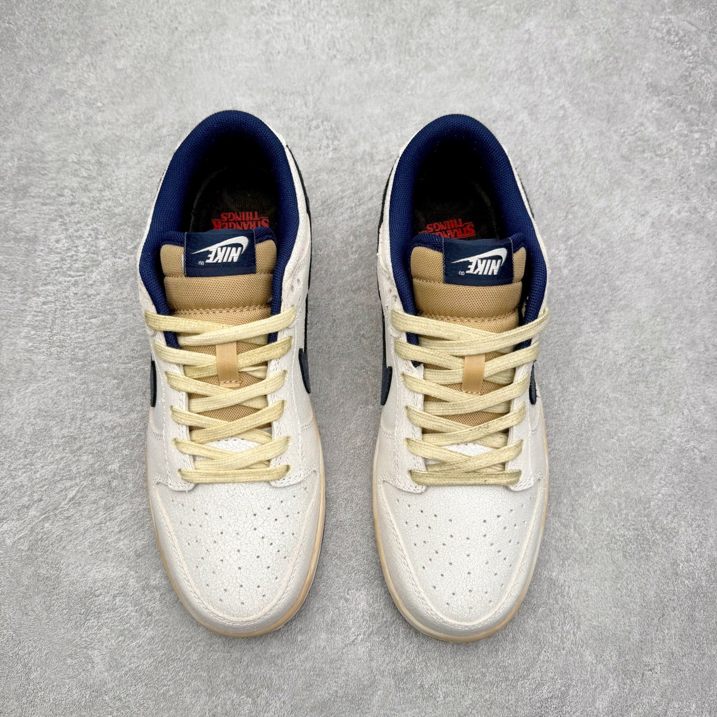 图片[2]-＃F版 Stranger Things x NK Dunk Low SP舒适百搭 低帮 板鞋 男女同款 联名灰蓝色 IH6766-001 极限压缩利润空间 超乎所想的高性价比 用料绝不含糊 原盒原配 正确耐磨橡胶大底 超高清洁度 全鞋零毛边皮料切割 全套原楦原模倾力打造完美版型 尺码：36 36.5 37.5 38 38.5 39 40 40.5 41 42 42.5 43 44 44.5 45 46 47.5-选品中心