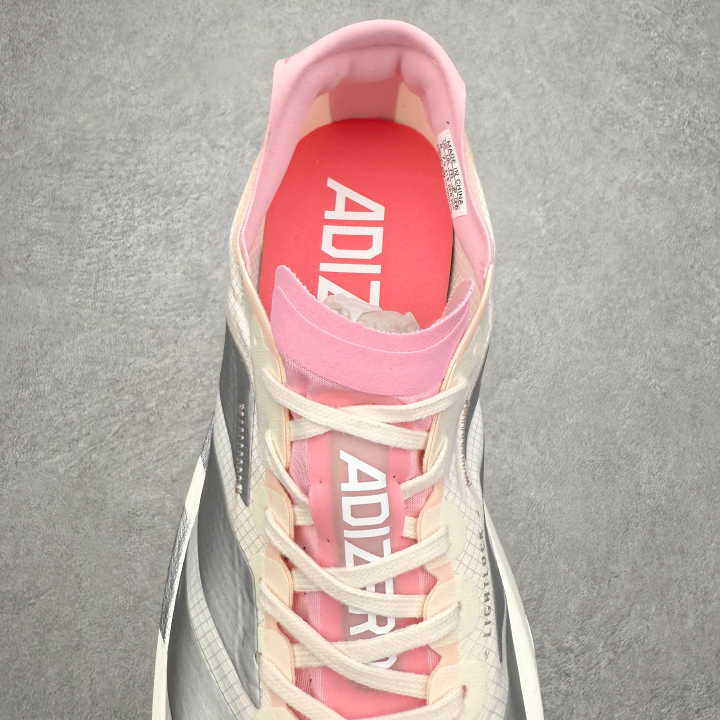 图片[5]-AD Adizero Adios Pro 4 马拉松竞速专业跑鞋 JQ4445 CELERMESH针织网面非常轻薄 纤维间的缝隙很大 可以保证跑步时的透气、排汗效果 鞋舌直接与两侧的内衬和鞋底连接在一起 在跑步过程中不会被鞋舌的左右移动所困扰 在标准鞋带孔的基础上再拓宽一组鞋带孔 适合不同脚型的需求 突破性 EnergyRods 技术，有助于跑者实现更好的成绩 中底独特的LIGHTSTRIKE PRO泡棉材质 微弹感觉在跑步过程中给予了良好的支撑体验 对于顶级精英和高水平进阶跑者来说 ADIOS PRO是一双值得信赖的竞速比赛用鞋 尺码：36 36.5 37.5 38 38.5 39 40 40.5 41 42 42.5 43 44 44.5 45-选品中心