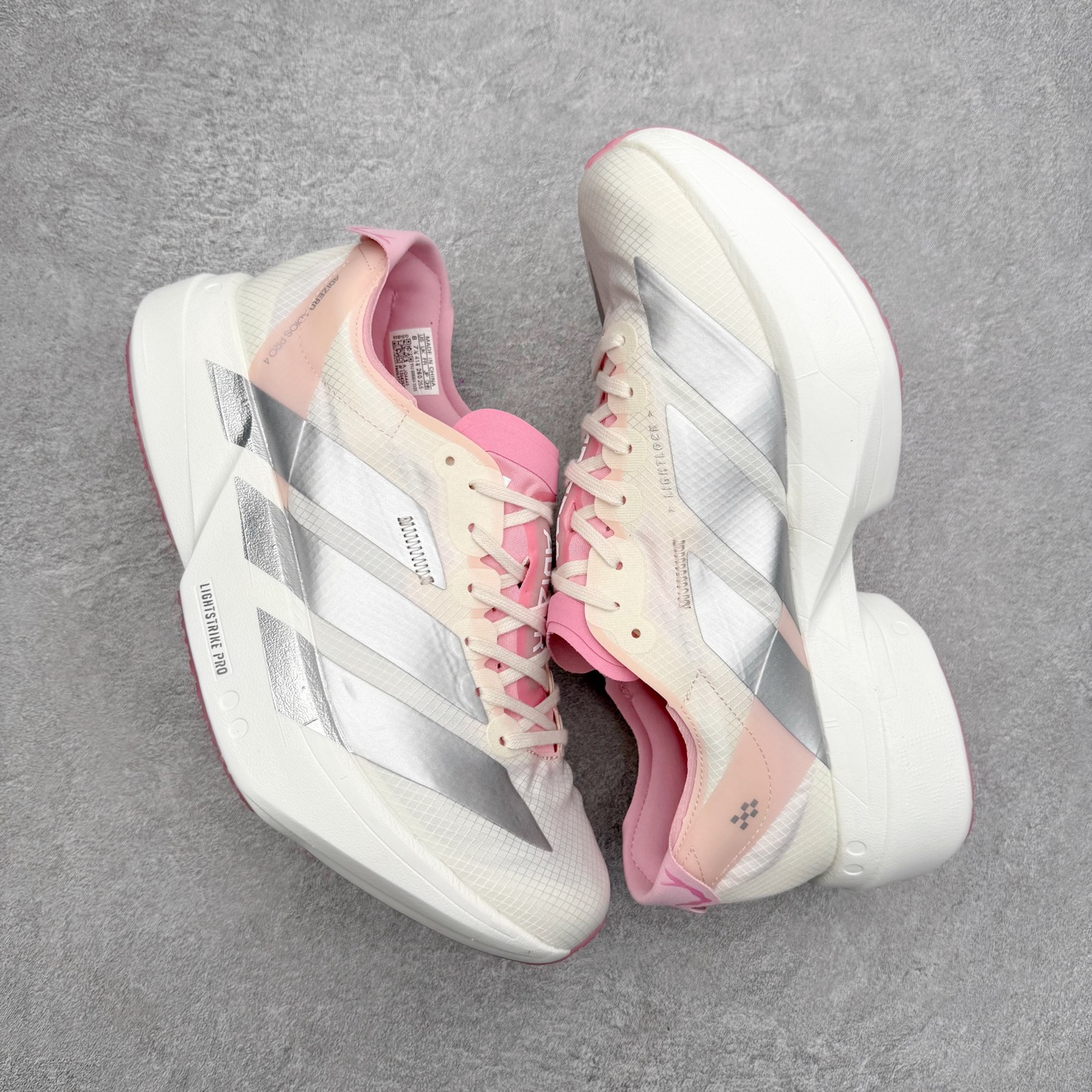 图片[3]-AD Adizero Adios Pro 4 马拉松竞速专业跑鞋 JQ4445 CELERMESH针织网面非常轻薄 纤维间的缝隙很大 可以保证跑步时的透气、排汗效果 鞋舌直接与两侧的内衬和鞋底连接在一起 在跑步过程中不会被鞋舌的左右移动所困扰 在标准鞋带孔的基础上再拓宽一组鞋带孔 适合不同脚型的需求 突破性 EnergyRods 技术，有助于跑者实现更好的成绩 中底独特的LIGHTSTRIKE PRO泡棉材质 微弹感觉在跑步过程中给予了良好的支撑体验 对于顶级精英和高水平进阶跑者来说 ADIOS PRO是一双值得信赖的竞速比赛用鞋 尺码：36 36.5 37.5 38 38.5 39 40 40.5 41 42 42.5 43 44 44.5 45-选品中心