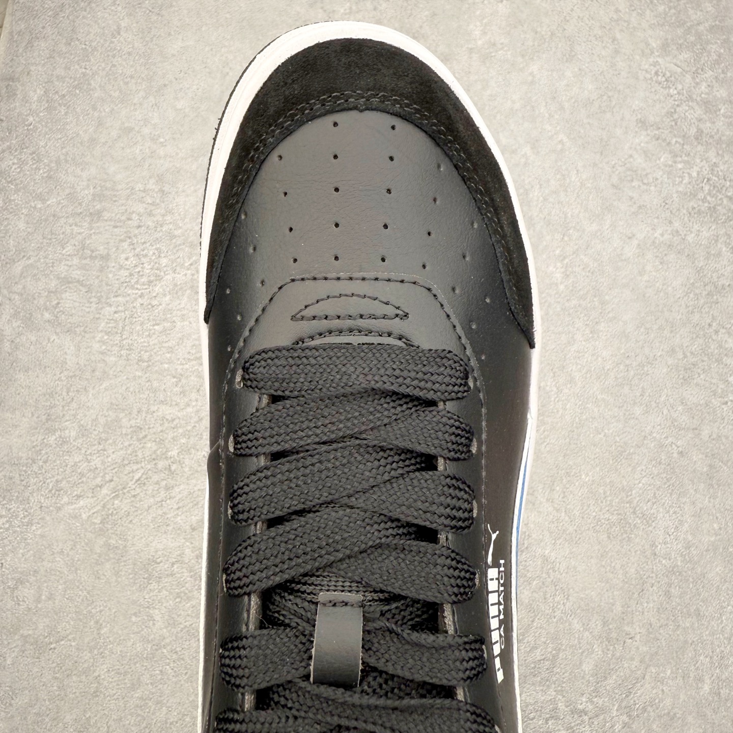 图片[4]-PUMA彪马 BMW M Motorsport RBD Break 彪马新款面包鞋男女同款复古休闲板鞋 赠送一双鞋带 鞋身通体采用细腻的麂皮材质 厚实柔软 质感出众 鞋侧保留PUMA标志性跑道图案 侧面与后跟点缀金属色PUMA LOGO 兼具辨识度与细节感 加厚鞋垫、饱满鞋舌 搭配加宽扁形鞋带 使得穿着感更加贴合与舒适 值得一提的是 本季SUEDE XL鞋款以黑色、红色及蓝色最为瞩目 经典黑的配色 在低调之余可轻松驾驭任何潮流风格造型 而高饱和度的配色 则是当之无愧的早春出街利器 尺码：36 37 37.5 38 38.5 39 40 40.5 41 42 42.5 43 44 45-选品中心