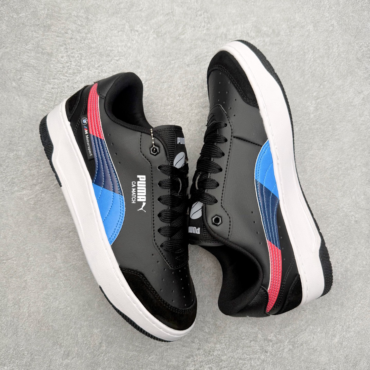 图片[3]-PUMA彪马 BMW M Motorsport RBD Break 彪马新款面包鞋男女同款复古休闲板鞋 赠送一双鞋带 鞋身通体采用细腻的麂皮材质 厚实柔软 质感出众 鞋侧保留PUMA标志性跑道图案 侧面与后跟点缀金属色PUMA LOGO 兼具辨识度与细节感 加厚鞋垫、饱满鞋舌 搭配加宽扁形鞋带 使得穿着感更加贴合与舒适 值得一提的是 本季SUEDE XL鞋款以黑色、红色及蓝色最为瞩目 经典黑的配色 在低调之余可轻松驾驭任何潮流风格造型 而高饱和度的配色 则是当之无愧的早春出街利器 尺码：36 37 37.5 38 38.5 39 40 40.5 41 42 42.5 43 44 45-选品中心