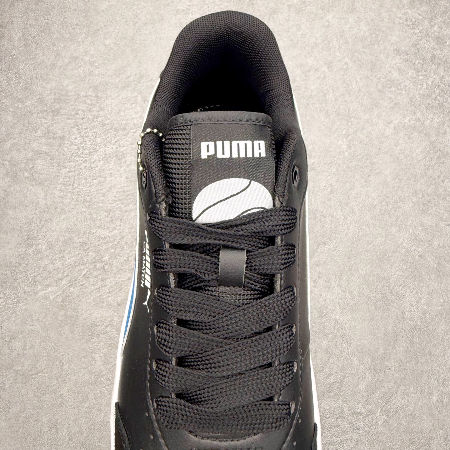 图片[5]-PUMA彪马 BMW M Motorsport RBD Break 彪马新款面包鞋男女同款复古休闲板鞋 赠送一双鞋带 鞋身通体采用细腻的麂皮材质 厚实柔软 质感出众 鞋侧保留PUMA标志性跑道图案 侧面与后跟点缀金属色PUMA LOGO 兼具辨识度与细节感 加厚鞋垫、饱满鞋舌 搭配加宽扁形鞋带 使得穿着感更加贴合与舒适 值得一提的是 本季SUEDE XL鞋款以黑色、红色及蓝色最为瞩目 经典黑的配色 在低调之余可轻松驾驭任何潮流风格造型 而高饱和度的配色 则是当之无愧的早春出街利器 尺码：36 37 37.5 38 38.5 39 40 40.5 41 42 42.5 43 44 45-选品中心