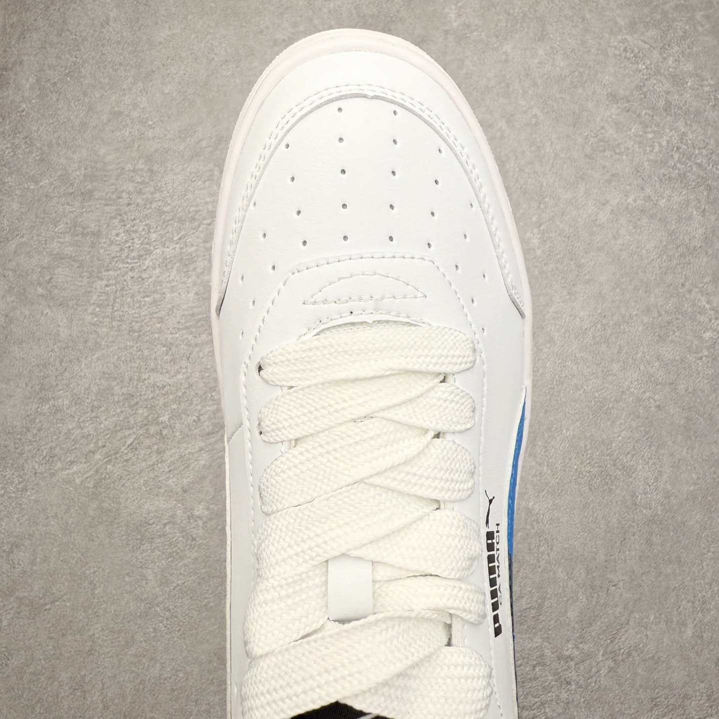 图片[4]-PUMA彪马 BMW M Motorsport RBD Break 彪马新款面包鞋男女同款复古休闲板鞋 赠送一双鞋带 鞋身通体采用细腻的麂皮材质 厚实柔软 质感出众 鞋侧保留PUMA标志性跑道图案 侧面与后跟点缀金属色PUMA LOGO 兼具辨识度与细节感 加厚鞋垫、饱满鞋舌 搭配加宽扁形鞋带 使得穿着感更加贴合与舒适 值得一提的是 本季SUEDE XL鞋款以黑色、红色及蓝色最为瞩目 经典黑的配色 在低调之余可轻松驾驭任何潮流风格造型 而高饱和度的配色 则是当之无愧的早春出街利器 尺码：36 37 37.5 38 38.5 39 40 40.5 41 42 42.5 43 44 45-选品中心