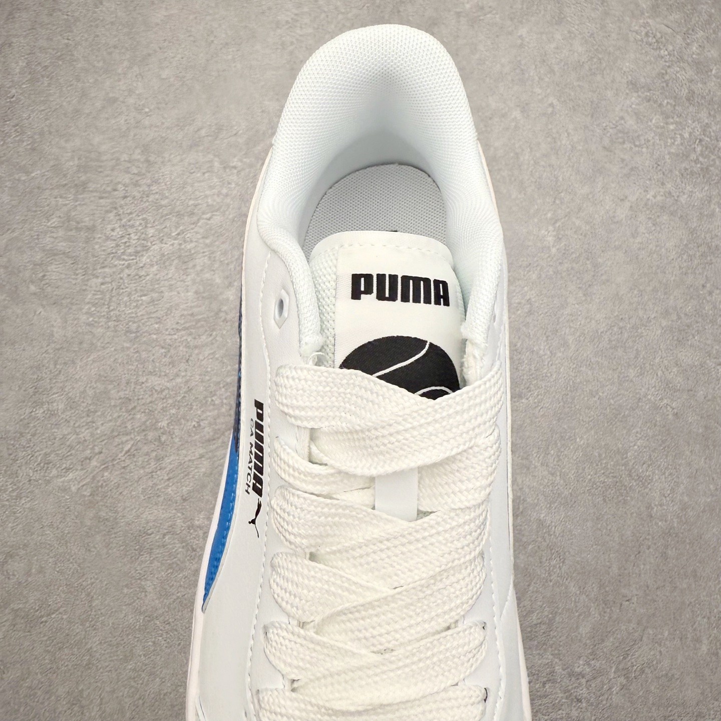 图片[5]-PUMA彪马 BMW M Motorsport RBD Break 彪马新款面包鞋男女同款复古休闲板鞋 赠送一双鞋带 鞋身通体采用细腻的麂皮材质 厚实柔软 质感出众 鞋侧保留PUMA标志性跑道图案 侧面与后跟点缀金属色PUMA LOGO 兼具辨识度与细节感 加厚鞋垫、饱满鞋舌 搭配加宽扁形鞋带 使得穿着感更加贴合与舒适 值得一提的是 本季SUEDE XL鞋款以黑色、红色及蓝色最为瞩目 经典黑的配色 在低调之余可轻松驾驭任何潮流风格造型 而高饱和度的配色 则是当之无愧的早春出街利器 尺码：36 37 37.5 38 38.5 39 40 40.5 41 42 42.5 43 44 45-选品中心