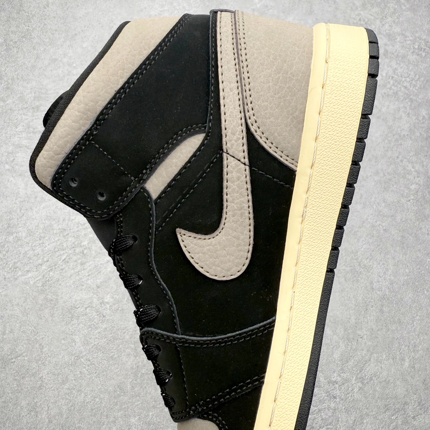 图片[7]-＃K版 Air Jordan AJ1 Mid 中帮 IB7110-002 原厂内置全掌气垫 A模大底 头层小牛皮 鞋舌AJ原厂专用牛津布+AJ专用反口珍珠布+原厂无杂质高弹内里海棉 特殊封边弹力鞋带 全网唯一头层牛皮 原鞋开模 拒绝公底 购置公司同步原材料 原汁原味 忠于原版‼️尺码：36 36.5 37.5 38 38.5 39 40 40.5 41 42 42.5 43 44 44.5 45 46 47.5-选品中心