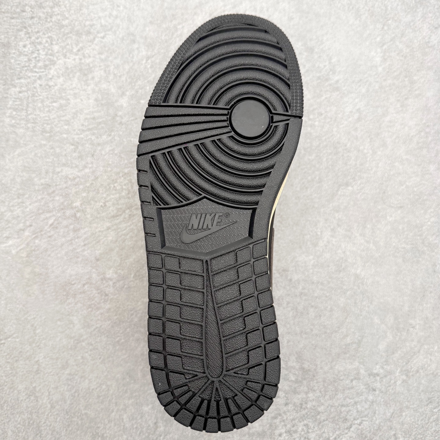 图片[9]-＃K版 Air Jordan AJ1 Mid 中帮 IB7110-002 原厂内置全掌气垫 A模大底 头层小牛皮 鞋舌AJ原厂专用牛津布+AJ专用反口珍珠布+原厂无杂质高弹内里海棉 特殊封边弹力鞋带 全网唯一头层牛皮 原鞋开模 拒绝公底 购置公司同步原材料 原汁原味 忠于原版‼️尺码：36 36.5 37.5 38 38.5 39 40 40.5 41 42 42.5 43 44 44.5 45 46 47.5-选品中心