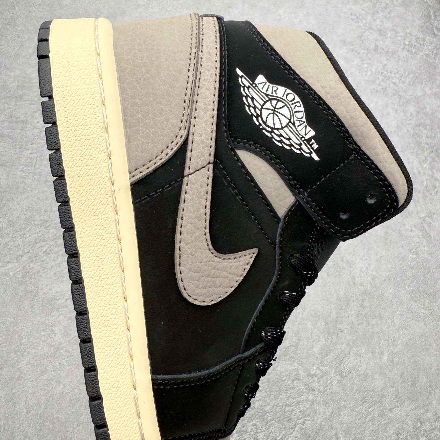图片[6]-＃K版 Air Jordan AJ1 Mid 中帮 IB7110-002 原厂内置全掌气垫 A模大底 头层小牛皮 鞋舌AJ原厂专用牛津布+AJ专用反口珍珠布+原厂无杂质高弹内里海棉 特殊封边弹力鞋带 全网唯一头层牛皮 原鞋开模 拒绝公底 购置公司同步原材料 原汁原味 忠于原版‼️尺码：36 36.5 37.5 38 38.5 39 40 40.5 41 42 42.5 43 44 44.5 45 46 47.5-选品中心