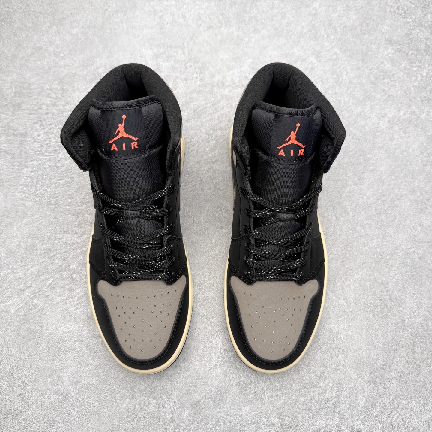 图片[2]-＃K版 Air Jordan AJ1 Mid 中帮 IB7110-002 原厂内置全掌气垫 A模大底 头层小牛皮 鞋舌AJ原厂专用牛津布+AJ专用反口珍珠布+原厂无杂质高弹内里海棉 特殊封边弹力鞋带 全网唯一头层牛皮 原鞋开模 拒绝公底 购置公司同步原材料 原汁原味 忠于原版‼️尺码：36 36.5 37.5 38 38.5 39 40 40.5 41 42 42.5 43 44 44.5 45 46 47.5-选品中心