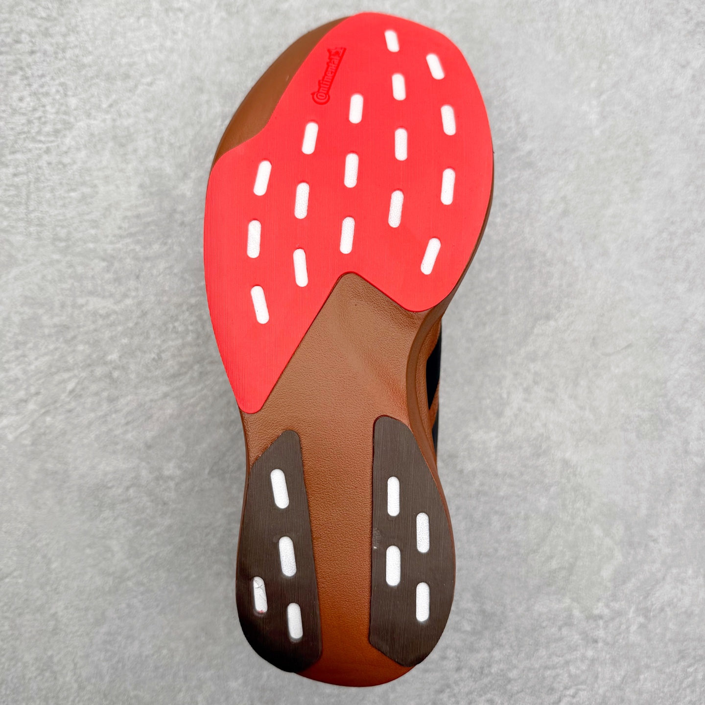 图片[9]-AD Adizero EVO SL 马拉松竞速专业跑鞋 CELERMESH针织网面非常轻薄 纤维间的缝隙很大 可以保证跑步时的透气、排汗效果 鞋舌直接与两侧的内衬和鞋底连接在一起 在跑步过程中不会被鞋舌的左右移动所困扰 在标准鞋带孔的基础上再拓宽一组鞋带孔 适合不同脚型的需求 突破性 EnergyRods 技术，有助于跑者实现更好的成绩 中底独特的LIGHTSTRIKE PRO泡棉材质 微弹感觉在跑步过程中给予了良好的支撑体验 对于顶级精英和高水平进阶跑者来说 ADIOS PRO是一双值得信赖的竞速比赛用鞋 尺码：36 36.5 37.5 38 38.5 39 40 40.5 41 42 42.5 43 44 44.5 45-选品中心