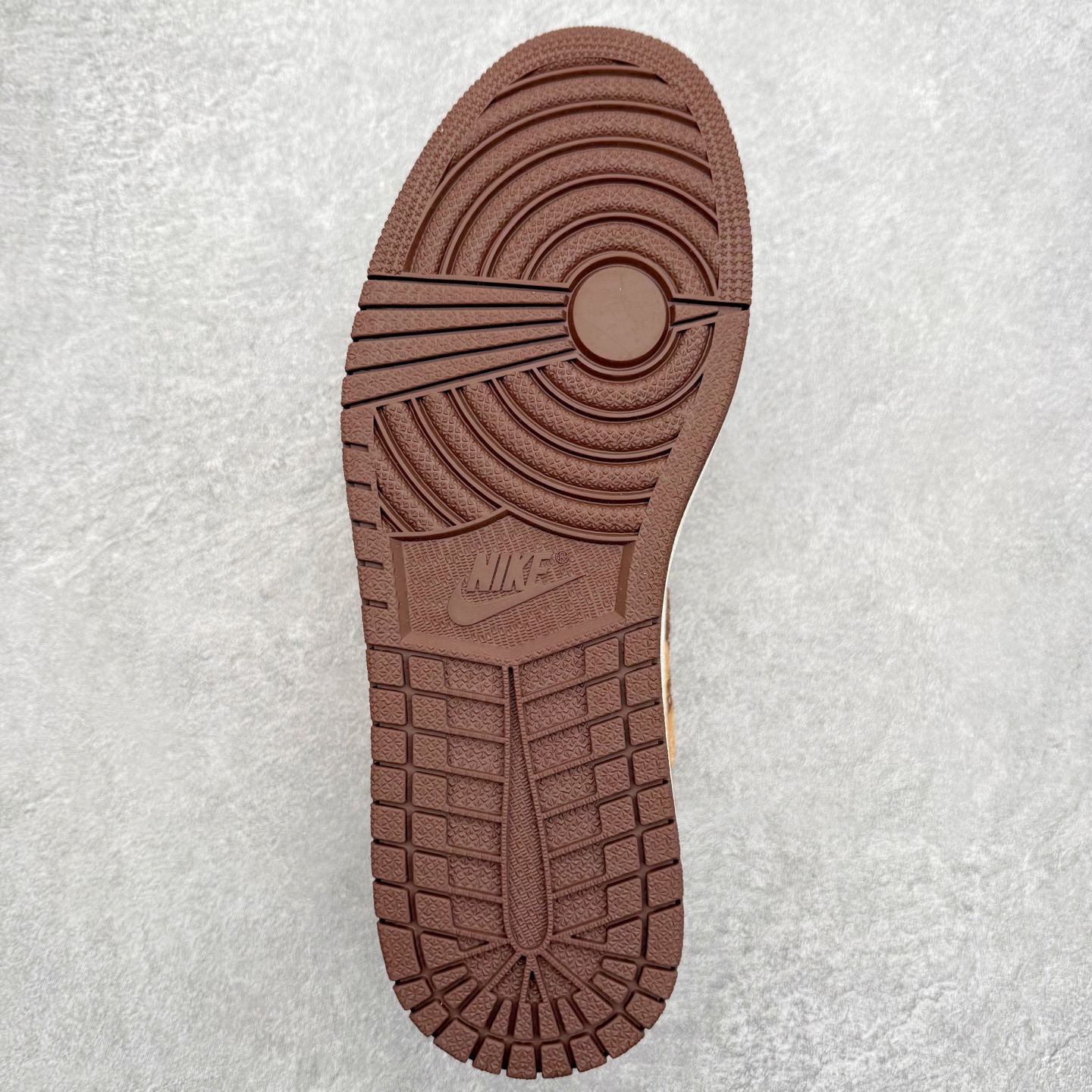 图片[9]-Air Jordan AJ1 Low OG 低帮 IQ5321-121 全新流水线出品 DT版本唯一平替选择 市场第二梯队最强版 全部原鞋开发 原楦原纸板开发 全鞋电脑针车 原厂内置全掌气垫 原盒内在原标 唯一Zp原版鞋带绑法 免检产品 全新2022版型 全头层皮料 完美零毛边处理 原厂配置全掌气垫 价格定位良心 几十个配色陆续出货 实拍调校N版已经零色差零失真 百分百还原实物色彩所见即所得 不存在货不对板色差等低级问题 选购参考实物拍摄 不混卖不参货 只用心做好货严格选品 承诺混一赔十 尺码：36 36.5 37.5 38 38.5 39 40 40.5 41 42 42.5 43 44 44.5 45-选品中心