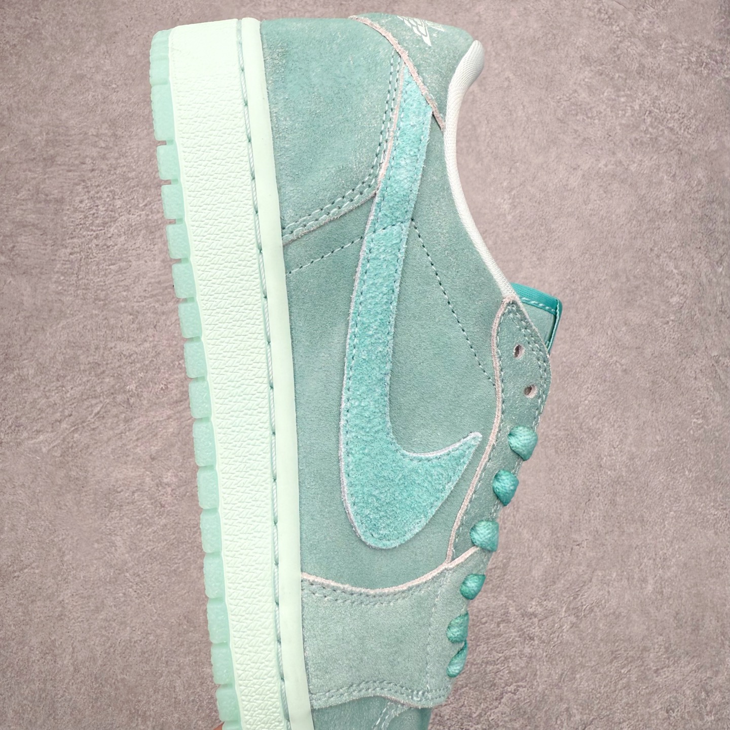 图片[6]-Air Jordan AJ1 Low OG 低帮 HQ8111-300 全新流水线出品 DT版本唯一平替选择 市场第二梯队最强版 全部原鞋开发 原楦原纸板开发 全鞋电脑针车 原厂内置全掌气垫 原盒内在原标 唯一Zp原版鞋带绑法 免检产品 全新2022版型 全头层皮料 完美零毛边处理 原厂配置全掌气垫 价格定位良心 几十个配色陆续出货 实拍调校N版已经零色差零失真 百分百还原实物色彩所见即所得 不存在货不对板色差等低级问题 选购参考实物拍摄 不混卖不参货 只用心做好货严格选品 承诺混一赔十 尺码：36 36.5 37.5 38 38.5 39 40 40.5 41 42 42.5 43 44 44.5 45-选品中心