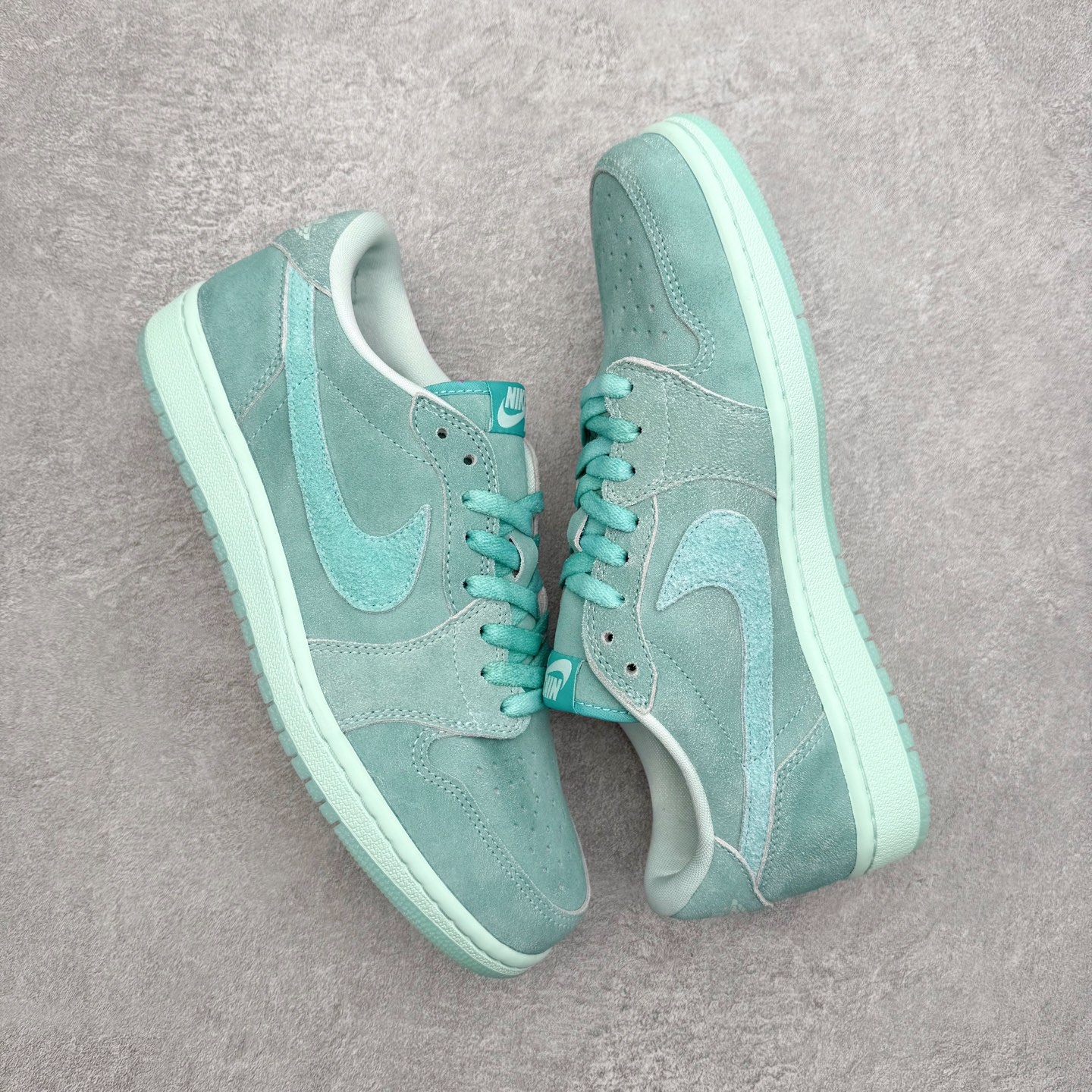 图片[3]-Air Jordan AJ1 Low OG 低帮 HQ8111-300 全新流水线出品 DT版本唯一平替选择 市场第二梯队最强版 全部原鞋开发 原楦原纸板开发 全鞋电脑针车 原厂内置全掌气垫 原盒内在原标 唯一Zp原版鞋带绑法 免检产品 全新2022版型 全头层皮料 完美零毛边处理 原厂配置全掌气垫 价格定位良心 几十个配色陆续出货 实拍调校N版已经零色差零失真 百分百还原实物色彩所见即所得 不存在货不对板色差等低级问题 选购参考实物拍摄 不混卖不参货 只用心做好货严格选品 承诺混一赔十 尺码：36 36.5 37.5 38 38.5 39 40 40.5 41 42 42.5 43 44 44.5 45-选品中心