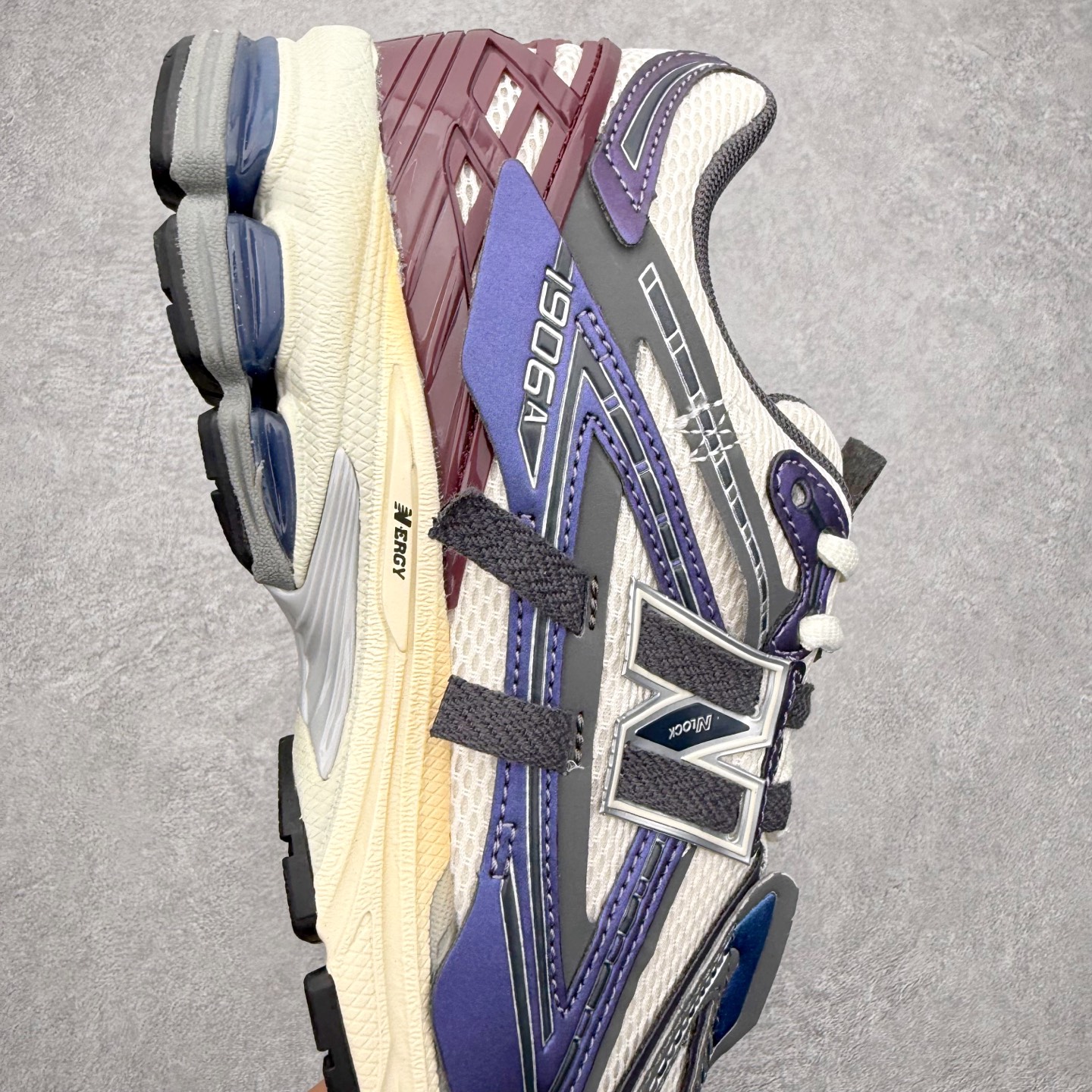 图片[6]-New Balance M1906R NB新百伦系列复古老爹风休闲运动慢跑鞋 日韩出口特供订单 全网最全配色 配套商长期套现长期补货 全新货品 正常出厂触屏不到的单价 超级跑量款 全套原楦原纸板原厂数据开发 进口三明治网面 原装进口翻毛皮料正确绒感卡色 正确中底拉帮中底网布细节 采用轻质牛剖革拼接透气网眼衬垫织物鞋面材质 T-Beam大底提供足步弓支撑 保持步态稳定 后跟搭载外露缓震胶 鞋身整体以各种深浅不一的灰色覆盖 鞋头以淡蓝色调装饰 网眼衬垫通过不规律的色块实现做旧的美感 泛黄的鞋底更是进一步增添了复古气息 尺码：36 37 37.5 38 38.5 39.5 40 40.5 41.5 42 42.5 43 44 45-选品中心