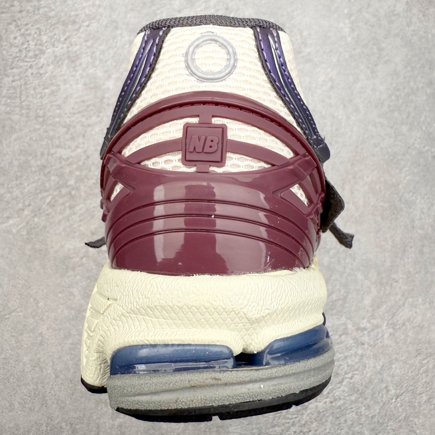 图片[8]-New Balance M1906R NB新百伦系列复古老爹风休闲运动慢跑鞋 日韩出口特供订单 全网最全配色 配套商长期套现长期补货 全新货品 正常出厂触屏不到的单价 超级跑量款 全套原楦原纸板原厂数据开发 进口三明治网面 原装进口翻毛皮料正确绒感卡色 正确中底拉帮中底网布细节 采用轻质牛剖革拼接透气网眼衬垫织物鞋面材质 T-Beam大底提供足步弓支撑 保持步态稳定 后跟搭载外露缓震胶 鞋身整体以各种深浅不一的灰色覆盖 鞋头以淡蓝色调装饰 网眼衬垫通过不规律的色块实现做旧的美感 泛黄的鞋底更是进一步增添了复古气息 尺码：36 37 37.5 38 38.5 39.5 40 40.5 41.5 42 42.5 43 44 45-选品中心