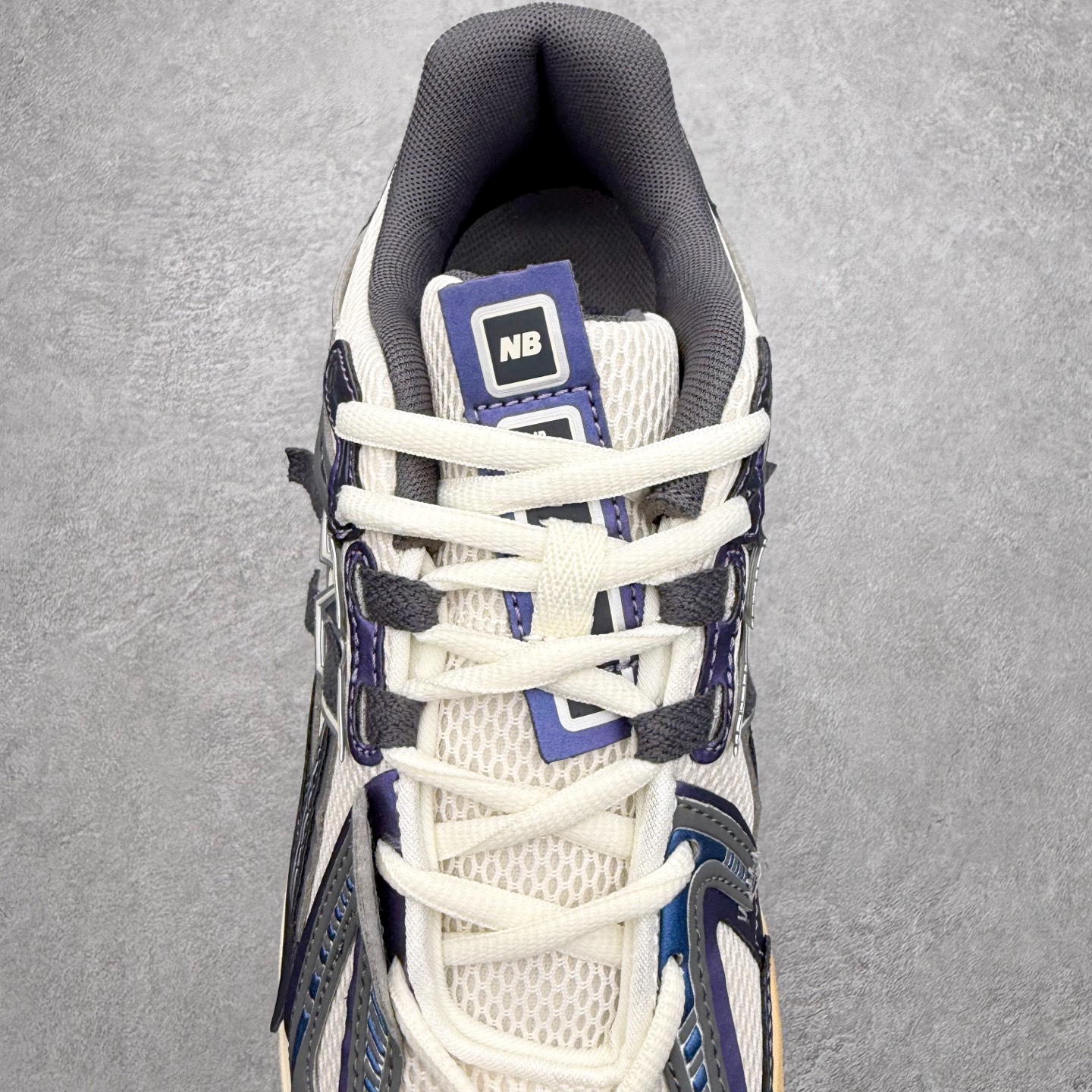 图片[5]-New Balance M1906R NB新百伦系列复古老爹风休闲运动慢跑鞋 日韩出口特供订单 全网最全配色 配套商长期套现长期补货 全新货品 正常出厂触屏不到的单价 超级跑量款 全套原楦原纸板原厂数据开发 进口三明治网面 原装进口翻毛皮料正确绒感卡色 正确中底拉帮中底网布细节 采用轻质牛剖革拼接透气网眼衬垫织物鞋面材质 T-Beam大底提供足步弓支撑 保持步态稳定 后跟搭载外露缓震胶 鞋身整体以各种深浅不一的灰色覆盖 鞋头以淡蓝色调装饰 网眼衬垫通过不规律的色块实现做旧的美感 泛黄的鞋底更是进一步增添了复古气息 尺码：36 37 37.5 38 38.5 39.5 40 40.5 41.5 42 42.5 43 44 45-选品中心