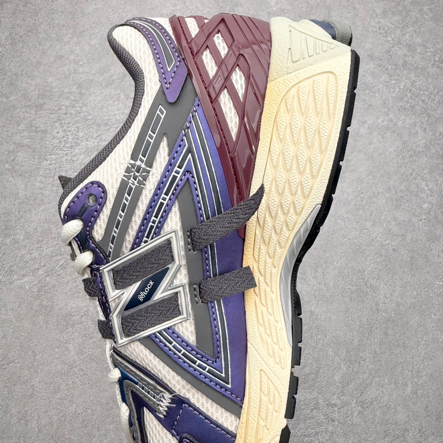 图片[7]-New Balance M1906R NB新百伦系列复古老爹风休闲运动慢跑鞋 日韩出口特供订单 全网最全配色 配套商长期套现长期补货 全新货品 正常出厂触屏不到的单价 超级跑量款 全套原楦原纸板原厂数据开发 进口三明治网面 原装进口翻毛皮料正确绒感卡色 正确中底拉帮中底网布细节 采用轻质牛剖革拼接透气网眼衬垫织物鞋面材质 T-Beam大底提供足步弓支撑 保持步态稳定 后跟搭载外露缓震胶 鞋身整体以各种深浅不一的灰色覆盖 鞋头以淡蓝色调装饰 网眼衬垫通过不规律的色块实现做旧的美感 泛黄的鞋底更是进一步增添了复古气息 尺码：36 37 37.5 38 38.5 39.5 40 40.5 41.5 42 42.5 43 44 45-选品中心