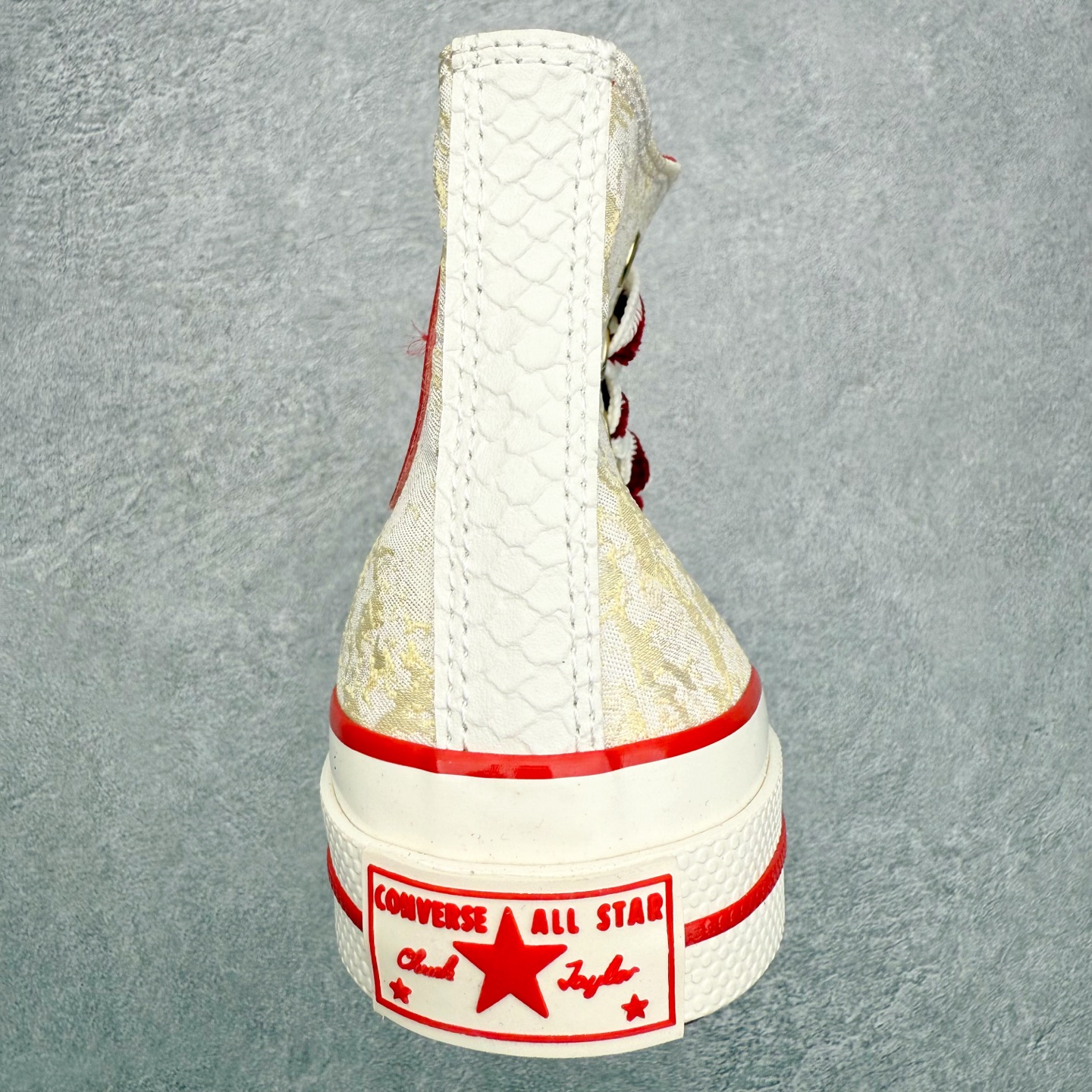 图片[8]-CONVERSE | 1970s 🐍鸿运当头 匡威蛇年生肖限定款‼️ 真的是细节满满的鞋子 不仅新年可以穿 日常穿也嗷嗷好看 1970s真的是经典 金色蛇纹纹理贵气十足 再有红色星星加持 年味就来啦 颜值和实用性双双在线 货号：A13348C 尺码：35-44（36.5 37.5 39.5 41.5 42.5）-选品中心