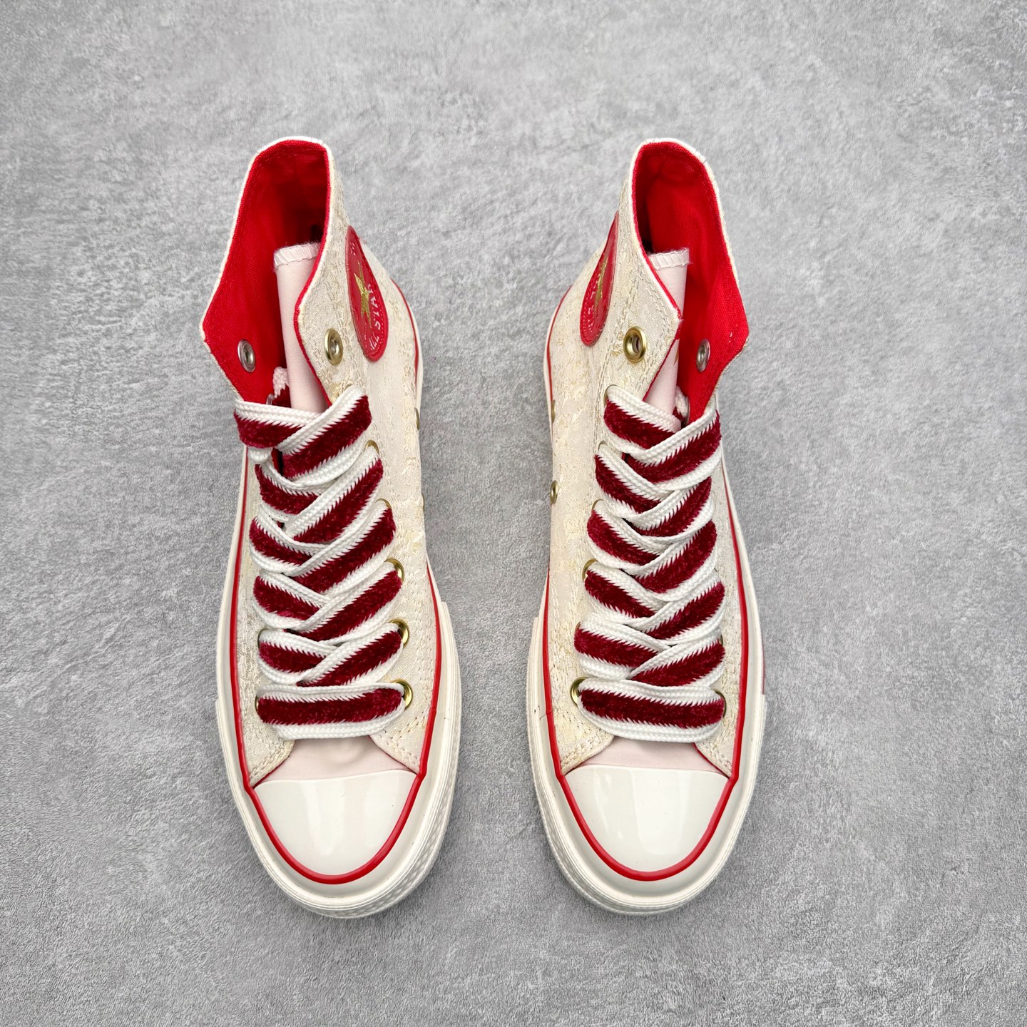 图片[2]-CONVERSE | 1970s 🐍鸿运当头 匡威蛇年生肖限定款‼️ 真的是细节满满的鞋子 不仅新年可以穿 日常穿也嗷嗷好看 1970s真的是经典 金色蛇纹纹理贵气十足 再有红色星星加持 年味就来啦 颜值和实用性双双在线 货号：A13348C 尺码：35-44（36.5 37.5 39.5 41.5 42.5）-选品中心