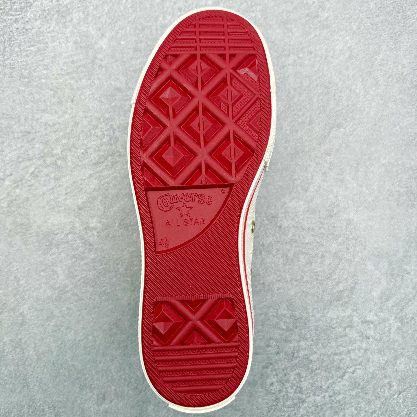 图片[9]-CONVERSE | 1970s 🐍鸿运当头 匡威蛇年生肖限定款‼️ 真的是细节满满的鞋子 不仅新年可以穿 日常穿也嗷嗷好看 1970s真的是经典 金色蛇纹纹理贵气十足 再有红色星星加持 年味就来啦 颜值和实用性双双在线 货号：A13348C 尺码：35-44（36.5 37.5 39.5 41.5 42.5）-选品中心