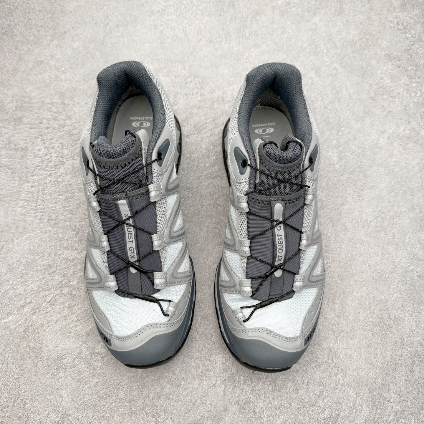 图片[2]-＃PK4.0 Salomon XT-QUEST ADV 萨洛蒙潮流越野机能户外功能鞋 基于市场现有版本全新升级调整改良 现阶段市场最强产物 全新主色陆续出货 大底描漆工整零瑕疵 鞋头定型弧度完美 纯原外贸平台特供订单 耗时半年巨作 全套原纸板楦头开发 原厂特供网布配套加持 确保原汁原味 完美呈现版型 原档数据独家私模五层组合大底 男女鞋同步官方开发至46.5 原装Ortholite轻量化鞋垫 中底布带钢印编号 原厂TPU锁扣 进口港宝加持 后跟自然饱满 还原公司包裹性 基于 SALOMON 初代 XT 鞋身造型并搭载 4D ADVANCED CHASSIS™ 大底打造而成 为这款 XT-QUEST 带来了多项足部控制与保护等功能性 如在运动过程中控制左右晃动的过程而提高稳定性、改善长途越野过程中足中到足尖的过渡、提高感知岩石的精确度以抵抗尖锐物体对脚底的伤害以及采用动态缓冲来增强穿着舒适感 从而减轻疲劳感 使XT-QUEST 成为一双舒适且安全的户外之履 尺码：36 36.5 37.5 38 38.5 39 40 40.5 41 42 42.5 43 44 44.5 45-选品中心