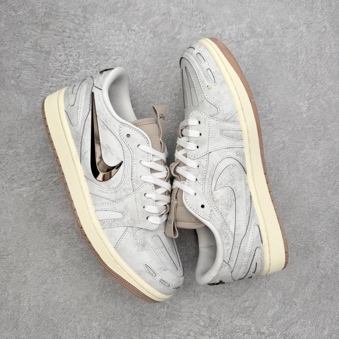 图片[3]-＃K版 Air Jordan AJ1 Low 低帮 IM6662-181 全新流水线出品 DT版本唯一平替选择 市场第二梯队最强版 全部原鞋开发 原楦原纸板开发 全鞋电脑针车 原厂内置全掌气垫 原盒内在原标 唯一Zp原版鞋带绑法 免检产品 全新2022版型 全头层皮料 完美零毛边处理 原厂配置全掌气垫 价格定位良心 几十个配色陆续出货 实拍调校N版已经零色差零失真 百分百还原实物色彩所见即所得 不存在货不对板色差等低级问题 选购参考实物拍摄 不混卖不参货 只用心做好货严格选品 承诺混一赔十 尺码：36 36.5 37.5 38 38.5 39 40 40.5 41 42 42.5 43 44 44.5 45-选品中心