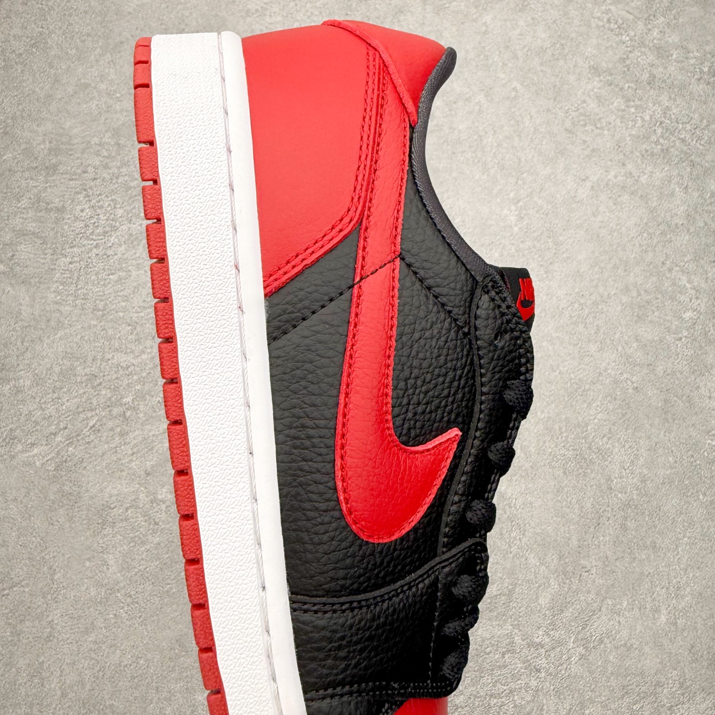 图片[6]-＃K版 Air Jordan AJ1 Low 低帮 IW6076-001全新流水线出品 DT版本唯一平替选择 市场第二梯队最强版 全部原鞋开发 原楦原纸板开发 全鞋电脑针车 原厂内置全掌气垫 原盒内在原标 唯一Zp原版鞋带绑法 免检产品 全新2022版型 全头层皮料 完美零毛边处理 原厂配置全掌气垫 价格定位良心 几十个配色陆续出货 实拍调校N版已经零色差零失真 百分百还原实物色彩所见即所得 不存在货不对板色差等低级问题 选购参考实物拍摄 不混卖不参货 只用心做好货严格选品 承诺混一赔十 尺码：36 36.5 37.5 38 38.5 39 40 40.5 41 42 42.5 43 44 44.5 45-选品中心