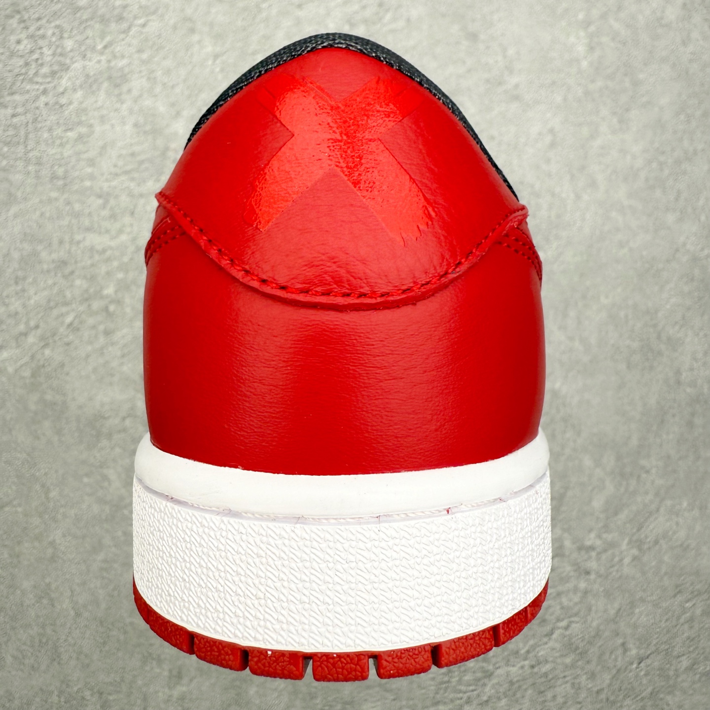 图片[8]-＃K版 Air Jordan AJ1 Low 低帮 IW6076-001全新流水线出品 DT版本唯一平替选择 市场第二梯队最强版 全部原鞋开发 原楦原纸板开发 全鞋电脑针车 原厂内置全掌气垫 原盒内在原标 唯一Zp原版鞋带绑法 免检产品 全新2022版型 全头层皮料 完美零毛边处理 原厂配置全掌气垫 价格定位良心 几十个配色陆续出货 实拍调校N版已经零色差零失真 百分百还原实物色彩所见即所得 不存在货不对板色差等低级问题 选购参考实物拍摄 不混卖不参货 只用心做好货严格选品 承诺混一赔十 尺码：36 36.5 37.5 38 38.5 39 40 40.5 41 42 42.5 43 44 44.5 45-选品中心