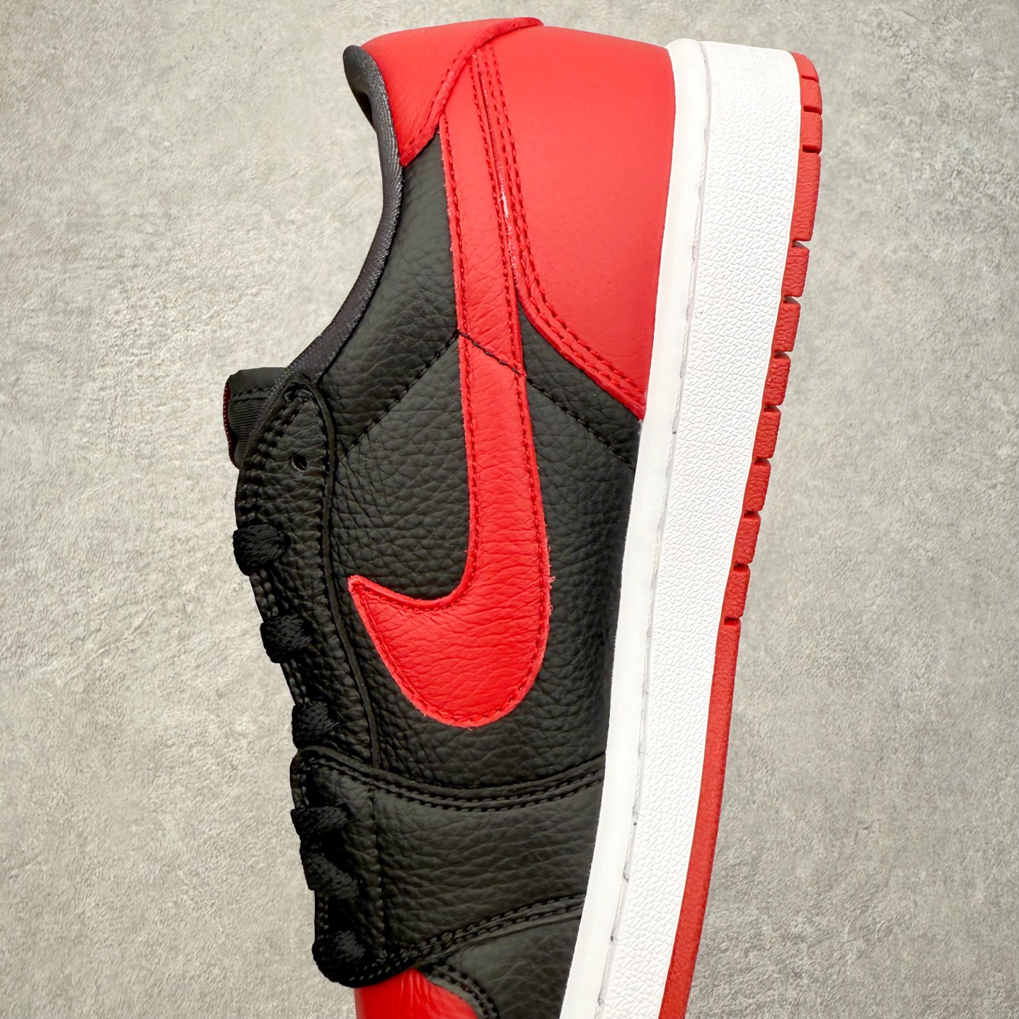图片[7]-＃K版 Air Jordan AJ1 Low 低帮 IW6076-001全新流水线出品 DT版本唯一平替选择 市场第二梯队最强版 全部原鞋开发 原楦原纸板开发 全鞋电脑针车 原厂内置全掌气垫 原盒内在原标 唯一Zp原版鞋带绑法 免检产品 全新2022版型 全头层皮料 完美零毛边处理 原厂配置全掌气垫 价格定位良心 几十个配色陆续出货 实拍调校N版已经零色差零失真 百分百还原实物色彩所见即所得 不存在货不对板色差等低级问题 选购参考实物拍摄 不混卖不参货 只用心做好货严格选品 承诺混一赔十 尺码：36 36.5 37.5 38 38.5 39 40 40.5 41 42 42.5 43 44 44.5 45-选品中心