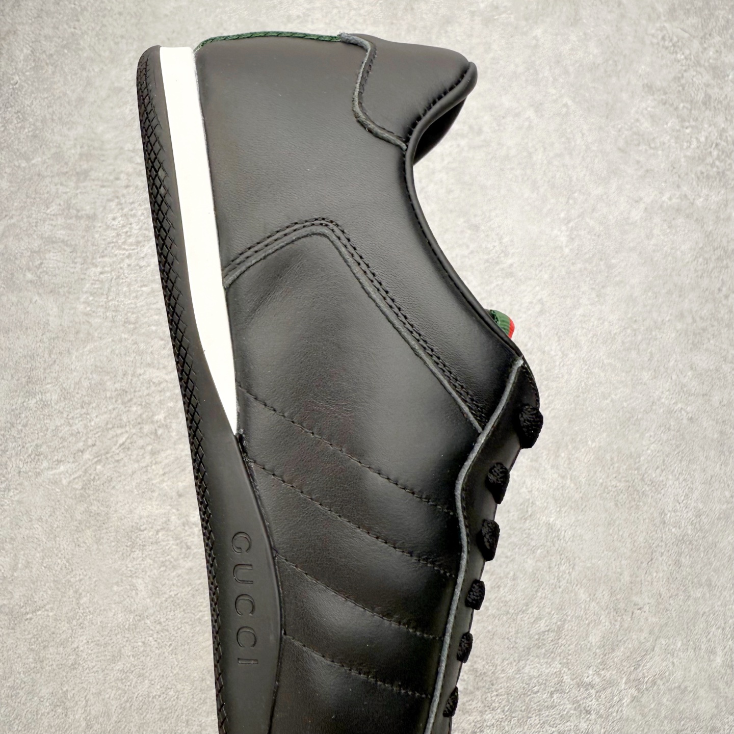 图片[6]-Gucci ss25 new arrival~ 情侣款gucci Shift系列全新上市 轻盈设计焕新诠释运动风尚。利落廓形更添自在本色， 行动间彰显精致质感。织带细节宛如一道延绵不绝的饰 带贯穿于整个设计，侧边缝线细节增添点睛之笔~ 水洗效果牛皮鞋面双色Tpu大底 尺码：36-45-选品中心