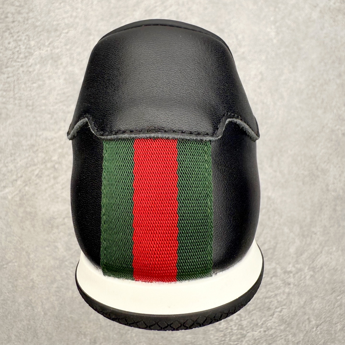 图片[8]-Gucci ss25 new arrival~ 情侣款gucci Shift系列全新上市 轻盈设计焕新诠释运动风尚。利落廓形更添自在本色， 行动间彰显精致质感。织带细节宛如一道延绵不绝的饰 带贯穿于整个设计，侧边缝线细节增添点睛之笔~ 水洗效果牛皮鞋面双色Tpu大底 尺码：36-45-选品中心