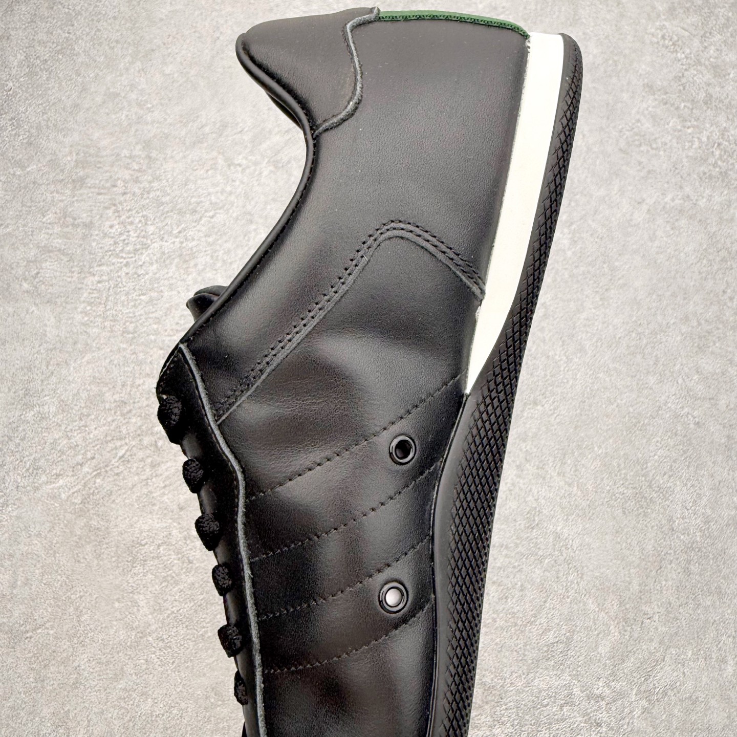 图片[7]-Gucci ss25 new arrival~ 情侣款gucci Shift系列全新上市 轻盈设计焕新诠释运动风尚。利落廓形更添自在本色， 行动间彰显精致质感。织带细节宛如一道延绵不绝的饰 带贯穿于整个设计，侧边缝线细节增添点睛之笔~ 水洗效果牛皮鞋面双色Tpu大底 尺码：36-45-选品中心