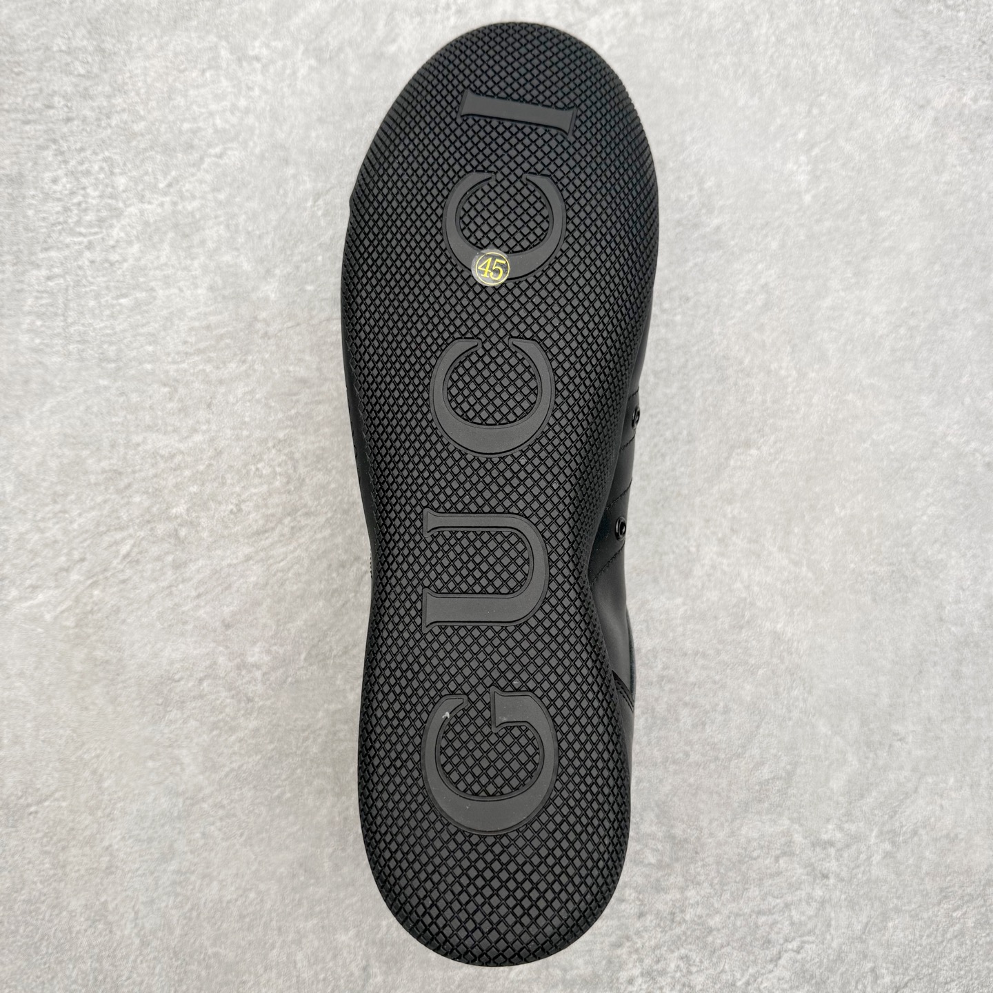 图片[9]-Gucci ss25 new arrival~ 情侣款gucci Shift系列全新上市 轻盈设计焕新诠释运动风尚。利落廓形更添自在本色， 行动间彰显精致质感。织带细节宛如一道延绵不绝的饰 带贯穿于整个设计，侧边缝线细节增添点睛之笔~ 水洗效果牛皮鞋面双色Tpu大底 尺码：36-45-选品中心