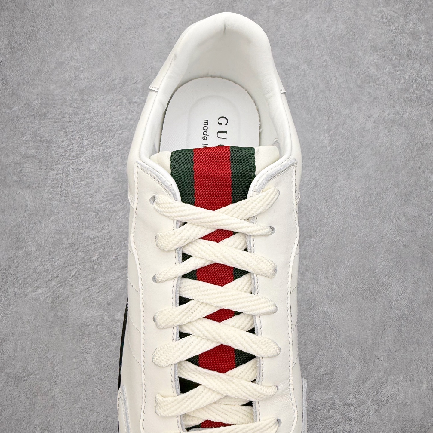 图片[5]-Gucci ss25 new arrival~ 情侣款gucci Shift系列全新上市 轻盈设计焕新诠释运动风尚。利落廓形更添自在本色， 行动间彰显精致质感。织带细节宛如一道延绵不绝的饰 带贯穿于整个设计，侧边缝线细节增添点睛之笔~ 水洗效果牛皮鞋面双色Tpu大底 尺码：36-45-选品中心