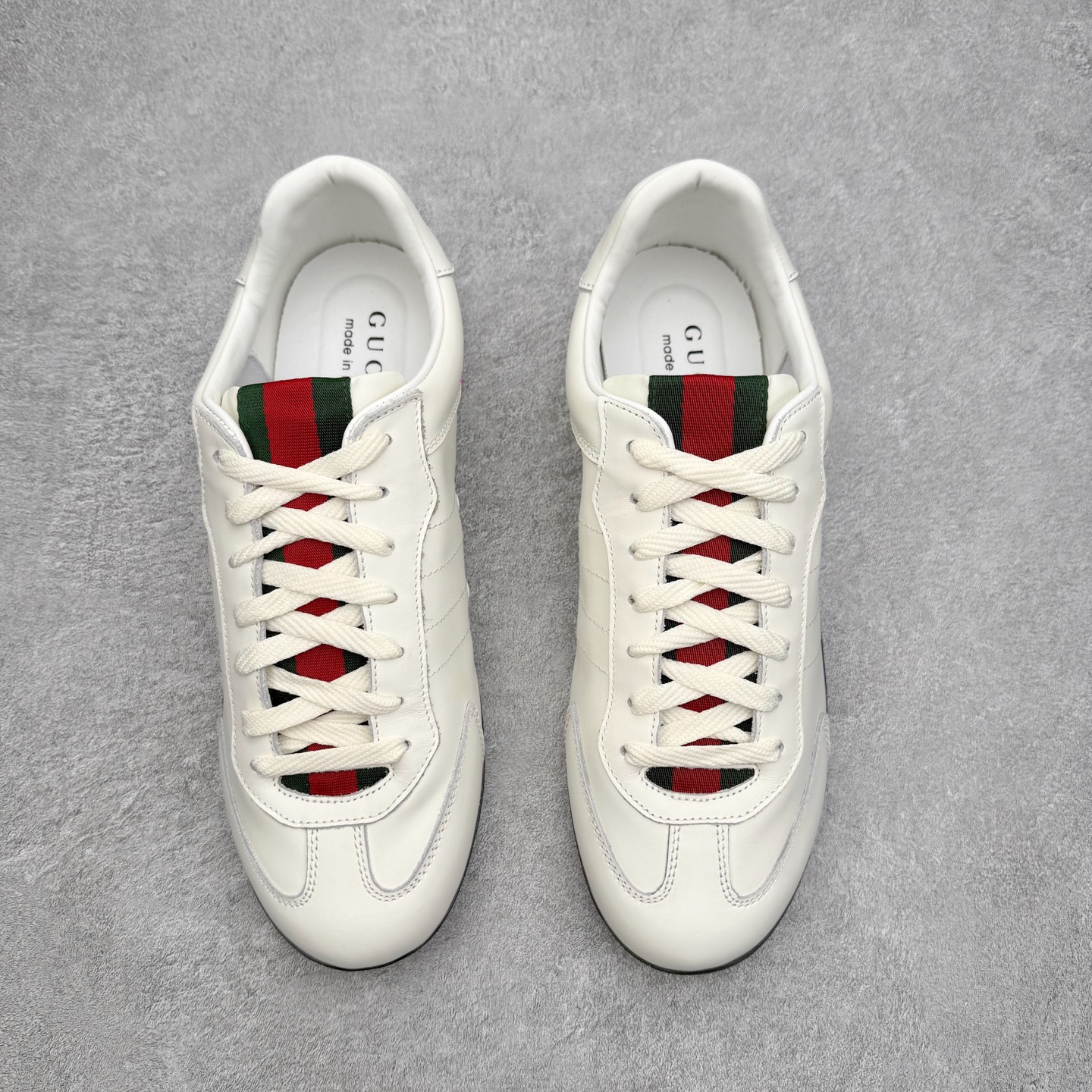 图片[2]-Gucci ss25 new arrival~ 情侣款gucci Shift系列全新上市 轻盈设计焕新诠释运动风尚。利落廓形更添自在本色， 行动间彰显精致质感。织带细节宛如一道延绵不绝的饰 带贯穿于整个设计，侧边缝线细节增添点睛之笔~ 水洗效果牛皮鞋面双色Tpu大底 尺码：36-45-选品中心