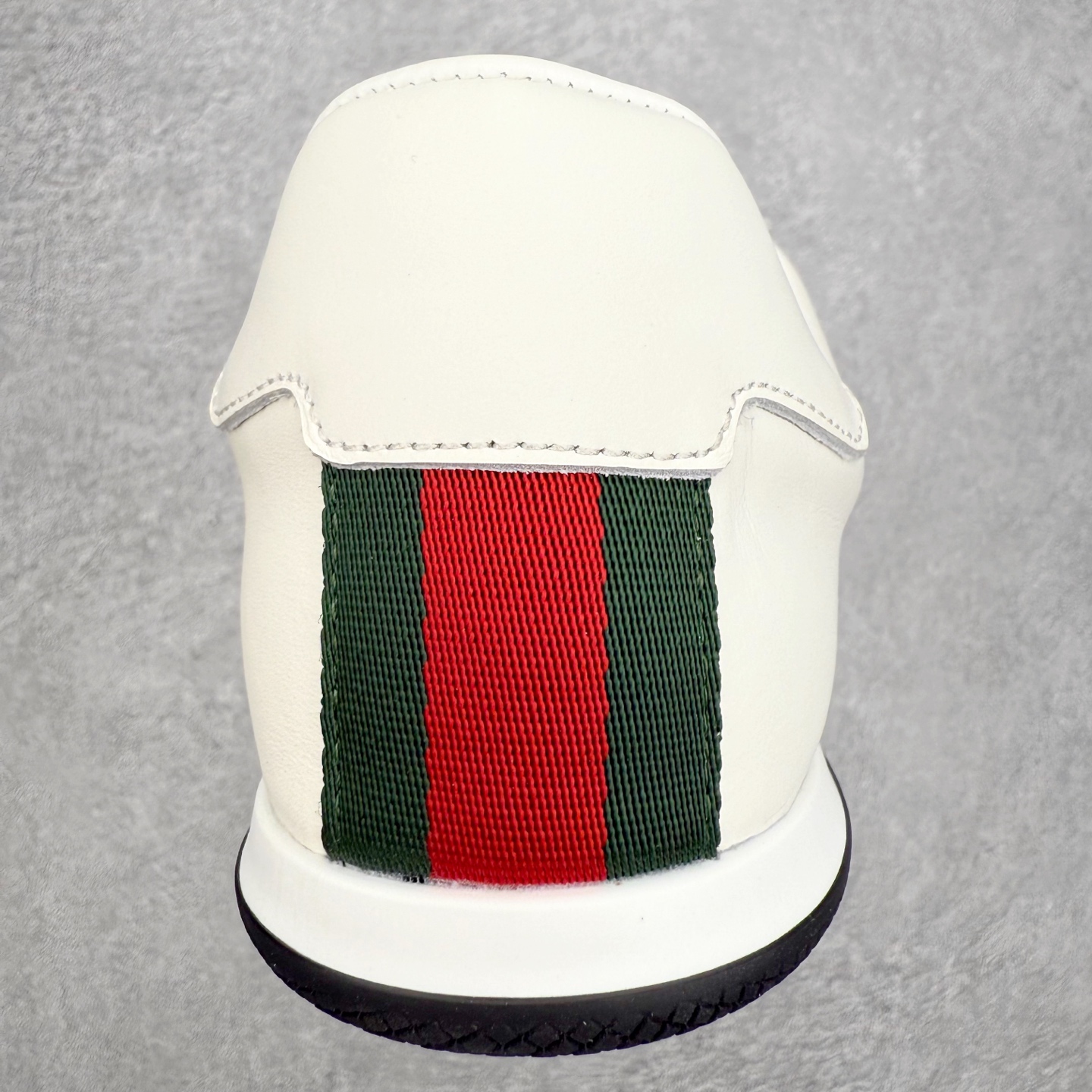 图片[8]-Gucci ss25 new arrival~ 情侣款gucci Shift系列全新上市 轻盈设计焕新诠释运动风尚。利落廓形更添自在本色， 行动间彰显精致质感。织带细节宛如一道延绵不绝的饰 带贯穿于整个设计，侧边缝线细节增添点睛之笔~ 水洗效果牛皮鞋面双色Tpu大底 尺码：36-45-选品中心