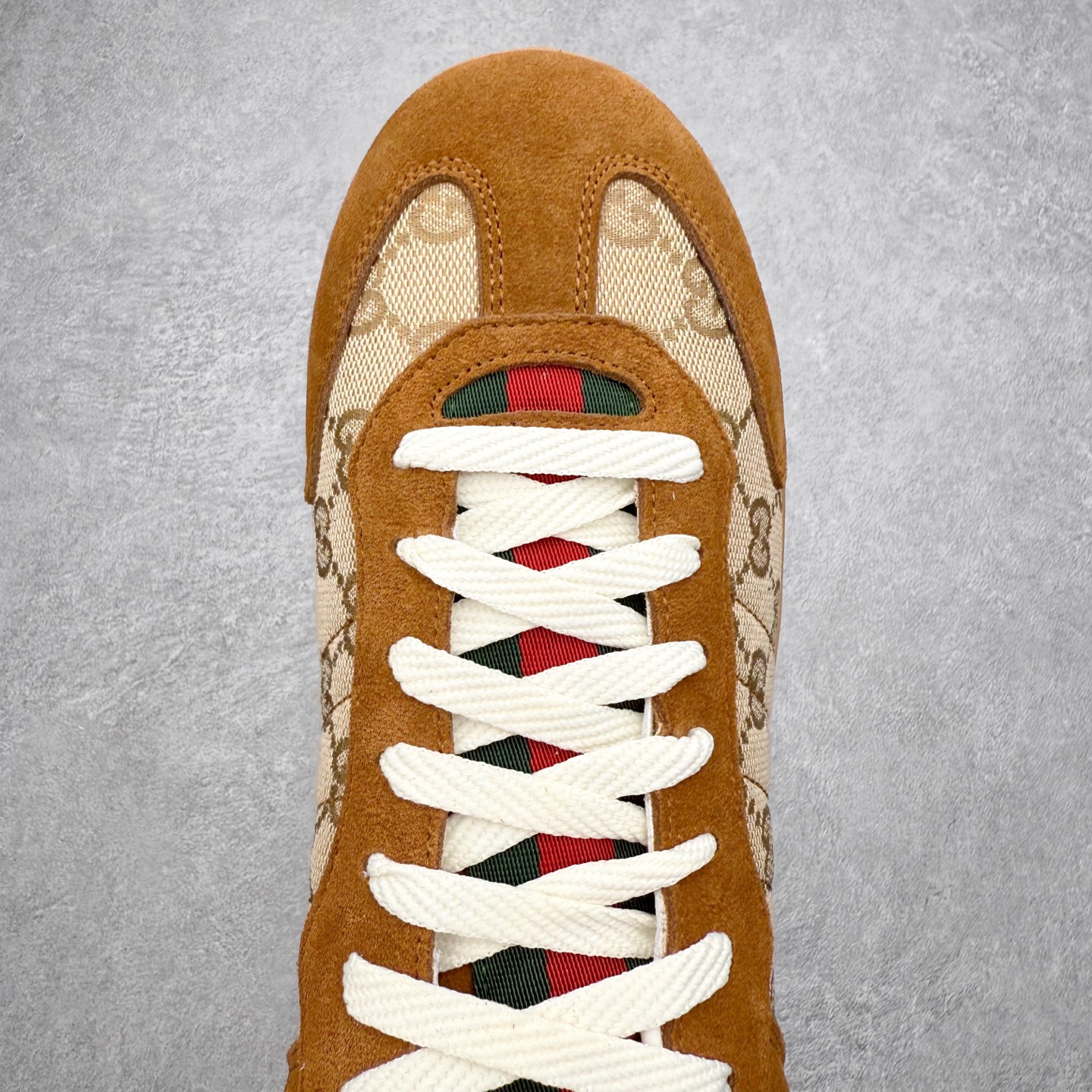 图片[4]-Gucci ss25 new arrival~ 情侣款gucci Shift系列全新上市 轻盈设计焕新诠释运动风尚。利落廓形更添自在本色， 行动间彰显精致质感。织带细节宛如一道延绵不绝的饰 带贯穿于整个设计，侧边缝线细节增添点睛之笔~ 水洗效果牛皮鞋面双色Tpu大底 尺码：36-45-选品中心