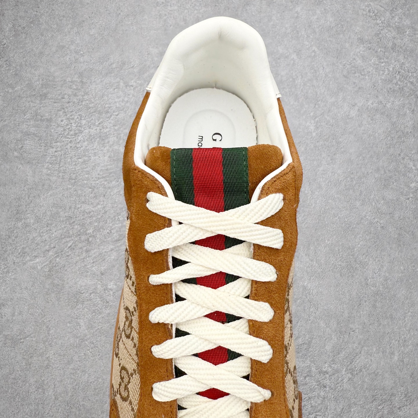 图片[5]-Gucci ss25 new arrival~ 情侣款gucci Shift系列全新上市 轻盈设计焕新诠释运动风尚。利落廓形更添自在本色， 行动间彰显精致质感。织带细节宛如一道延绵不绝的饰 带贯穿于整个设计，侧边缝线细节增添点睛之笔~ 水洗效果牛皮鞋面双色Tpu大底 尺码：36-45-选品中心