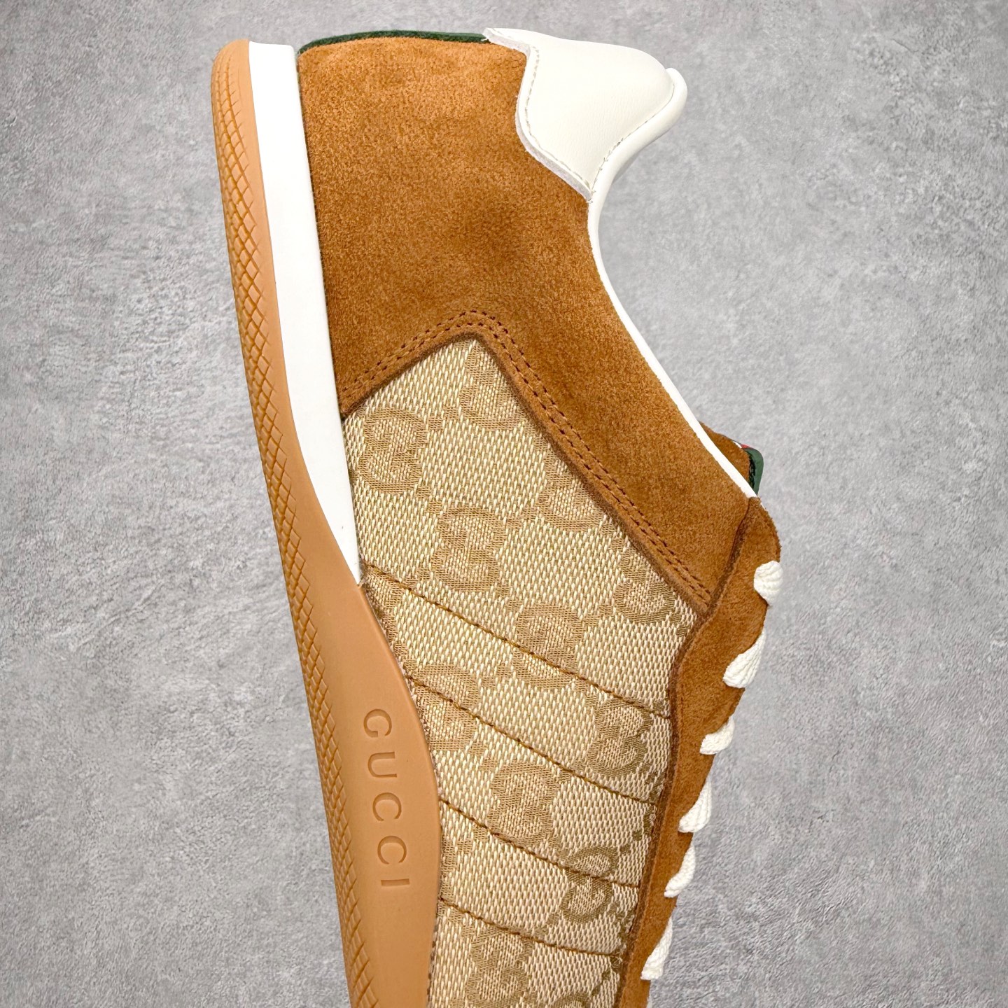 图片[6]-Gucci ss25 new arrival~ 情侣款gucci Shift系列全新上市 轻盈设计焕新诠释运动风尚。利落廓形更添自在本色， 行动间彰显精致质感。织带细节宛如一道延绵不绝的饰 带贯穿于整个设计，侧边缝线细节增添点睛之笔~ 水洗效果牛皮鞋面双色Tpu大底 尺码：36-45-选品中心