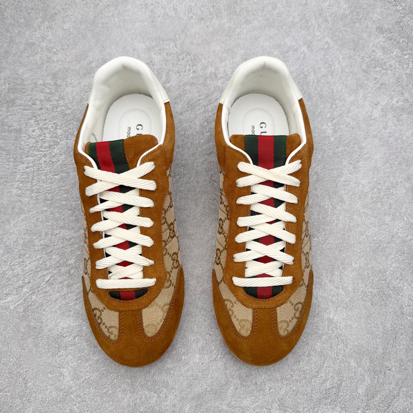 图片[2]-Gucci ss25 new arrival~ 情侣款gucci Shift系列全新上市 轻盈设计焕新诠释运动风尚。利落廓形更添自在本色， 行动间彰显精致质感。织带细节宛如一道延绵不绝的饰 带贯穿于整个设计，侧边缝线细节增添点睛之笔~ 水洗效果牛皮鞋面双色Tpu大底 尺码：36-45-选品中心