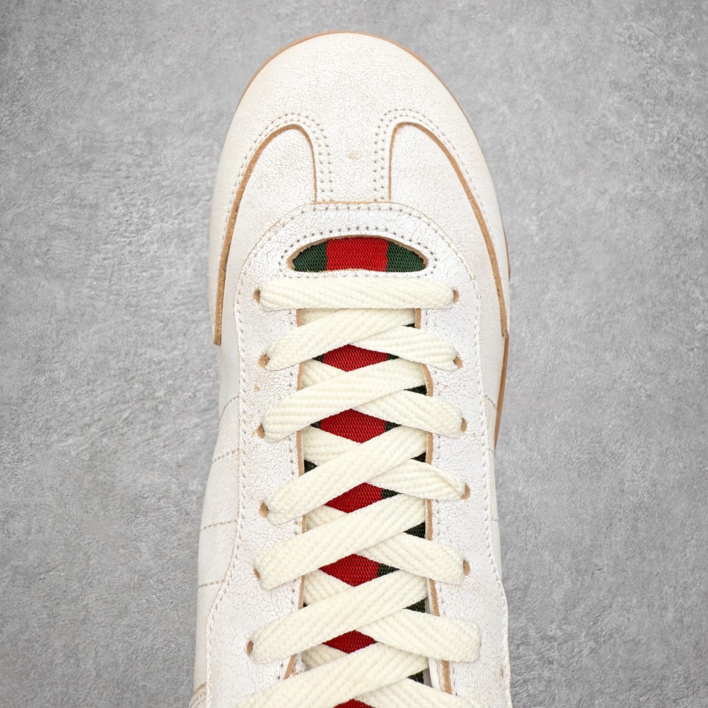 图片[4]-Gucci ss25 new arrival~ 情侣款gucci Shift系列全新上市 轻盈设计焕新诠释运动风尚。利落廓形更添自在本色， 行动间彰显精致质感。织带细节宛如一道延绵不绝的饰 带贯穿于整个设计，侧边缝线细节增添点睛之笔~ 水洗效果牛皮鞋面双色Tpu大底 尺码：36-45-选品中心